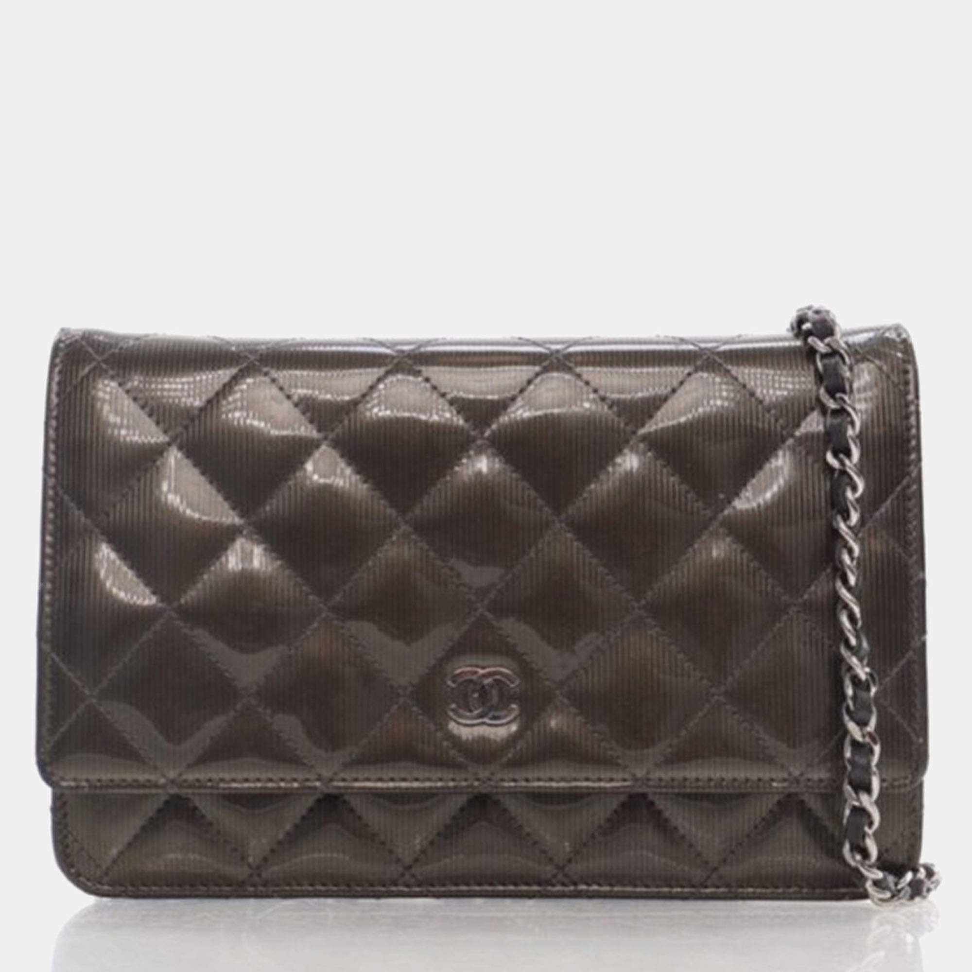 Pre Owned Chanel Striated Patent Classic Wallet On Chain (WOC)