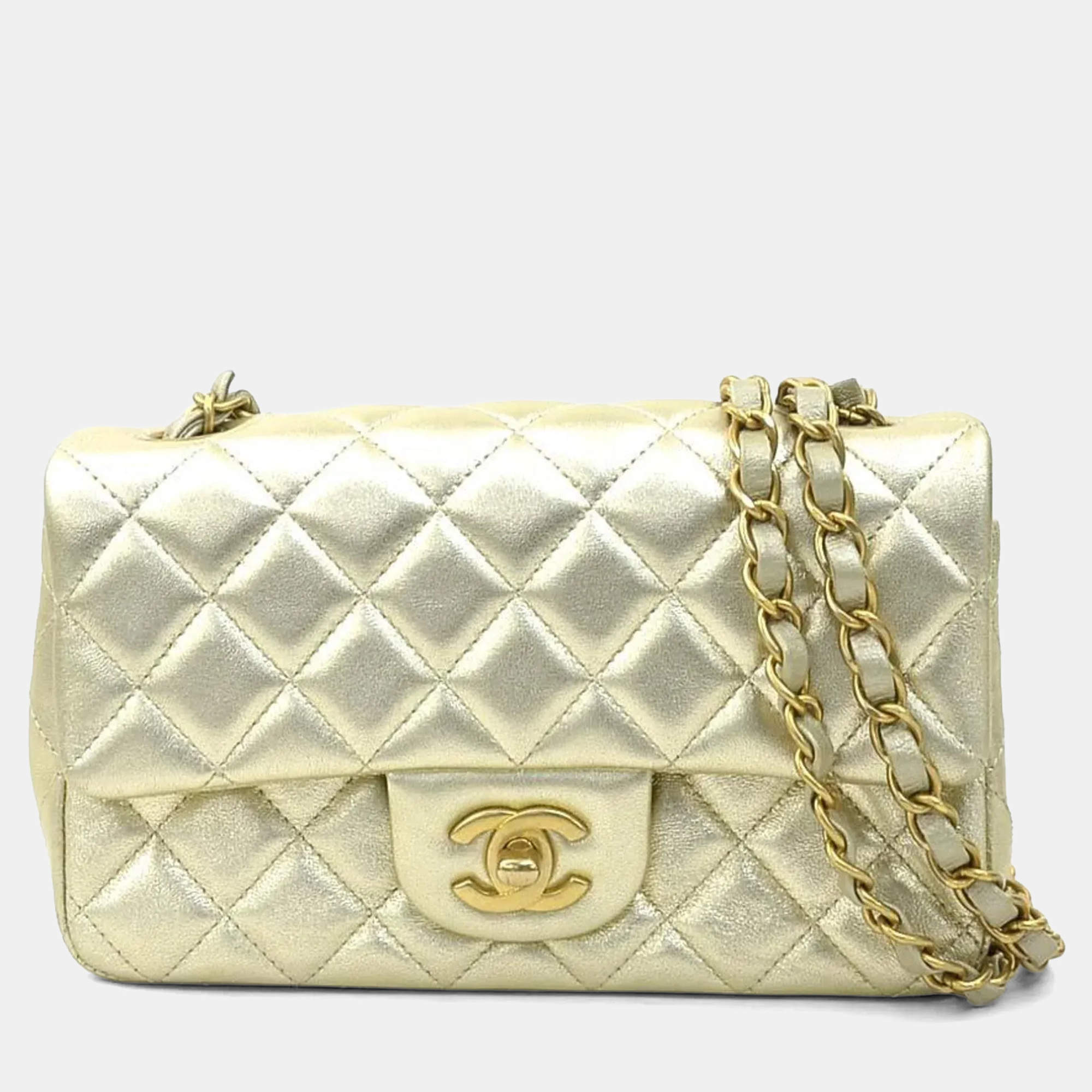 مملوكة مسبقًا Chanel Gold Leather Shoulder Bag