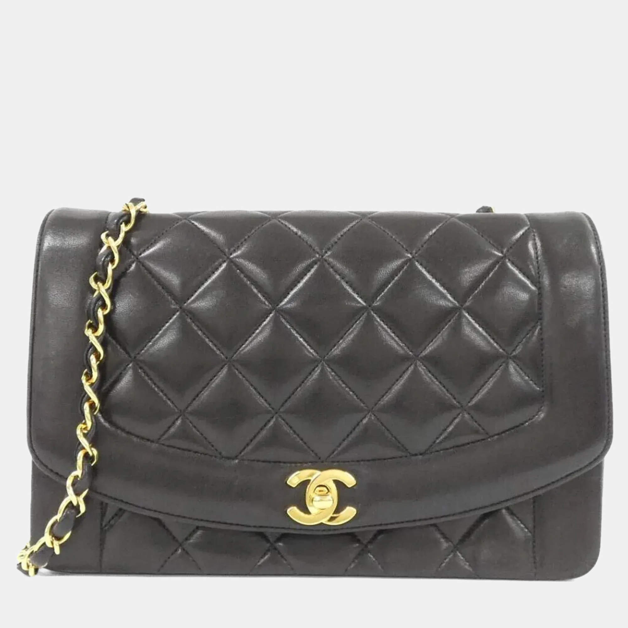 مملوكة مسبقًا حقيبة كتف شانيل جلد أسود