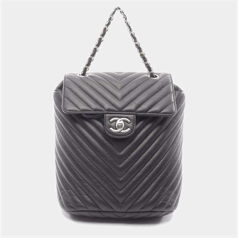 Pre Owned حقيبة ظهر شانيل شيفرون بخياطة على شكل حرف V من جلد الحمل أسود