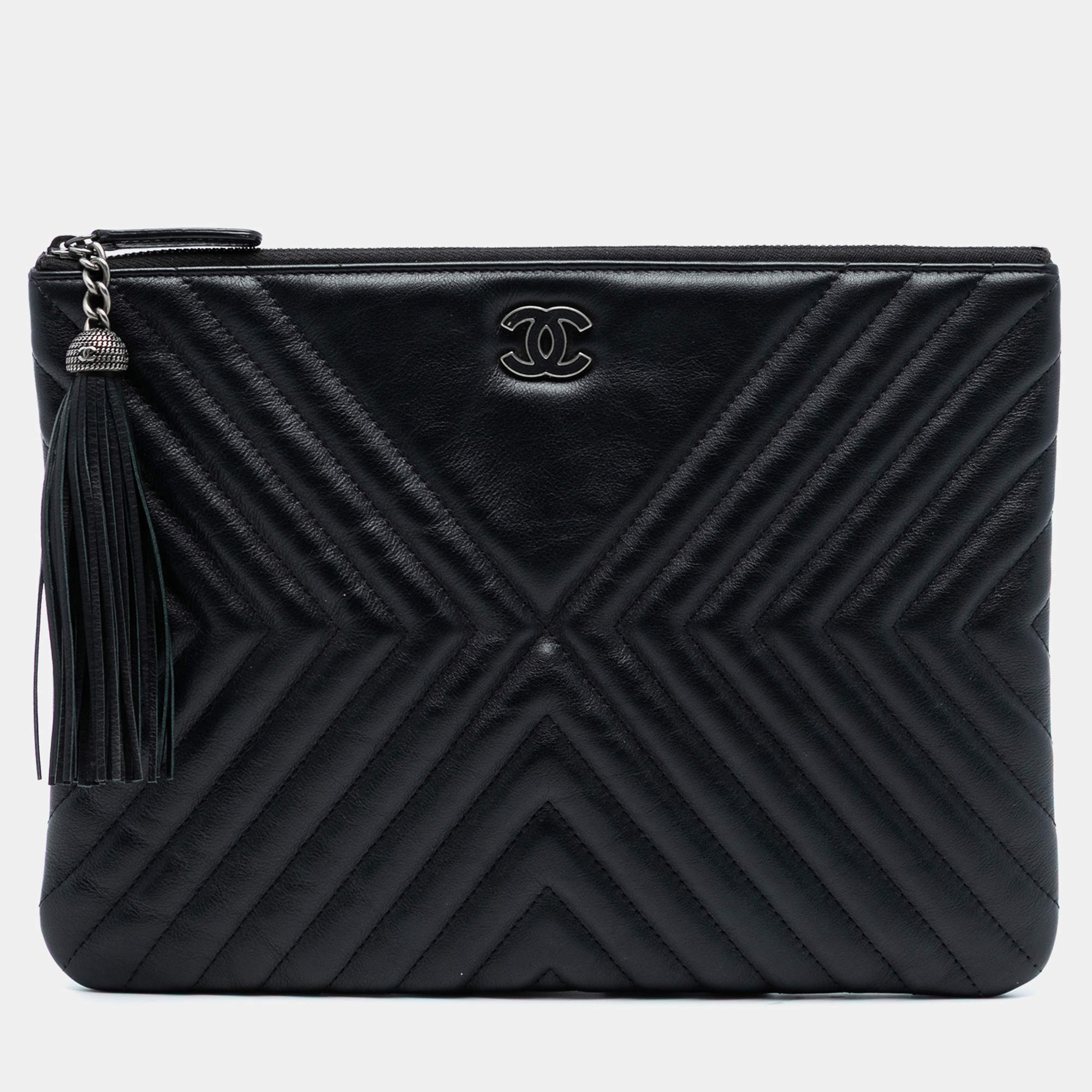 مملوكة مسبقًا Chanel Black Medium Diagonal Chevron Calfskin Tassel O Case Clutch
