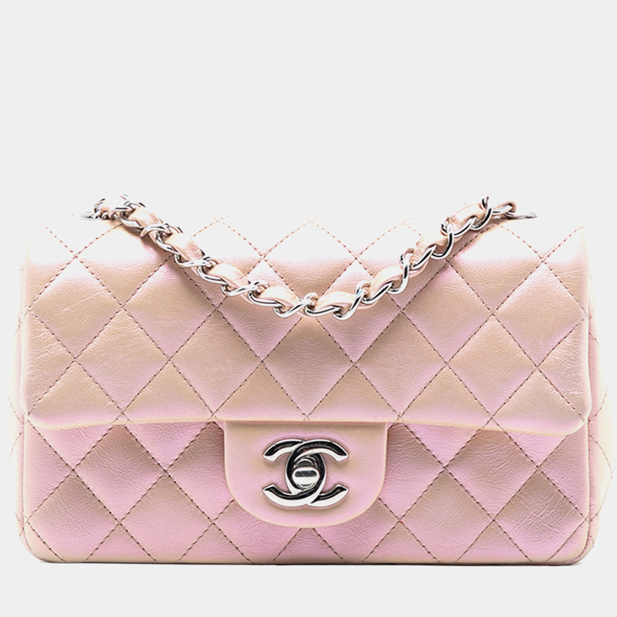 Pre Owned حقيبة شانيل صغيرة وردية مستطيلة كلاسيكية لامعة من جلد الحمل ذات طية واحدة