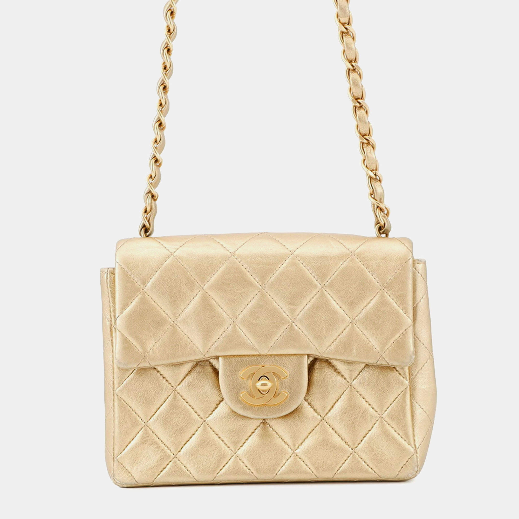 مملوكة مسبقًا Chanel Chain Shoulder Bag Mini Matelasse 18 Coco Mark Lambskin