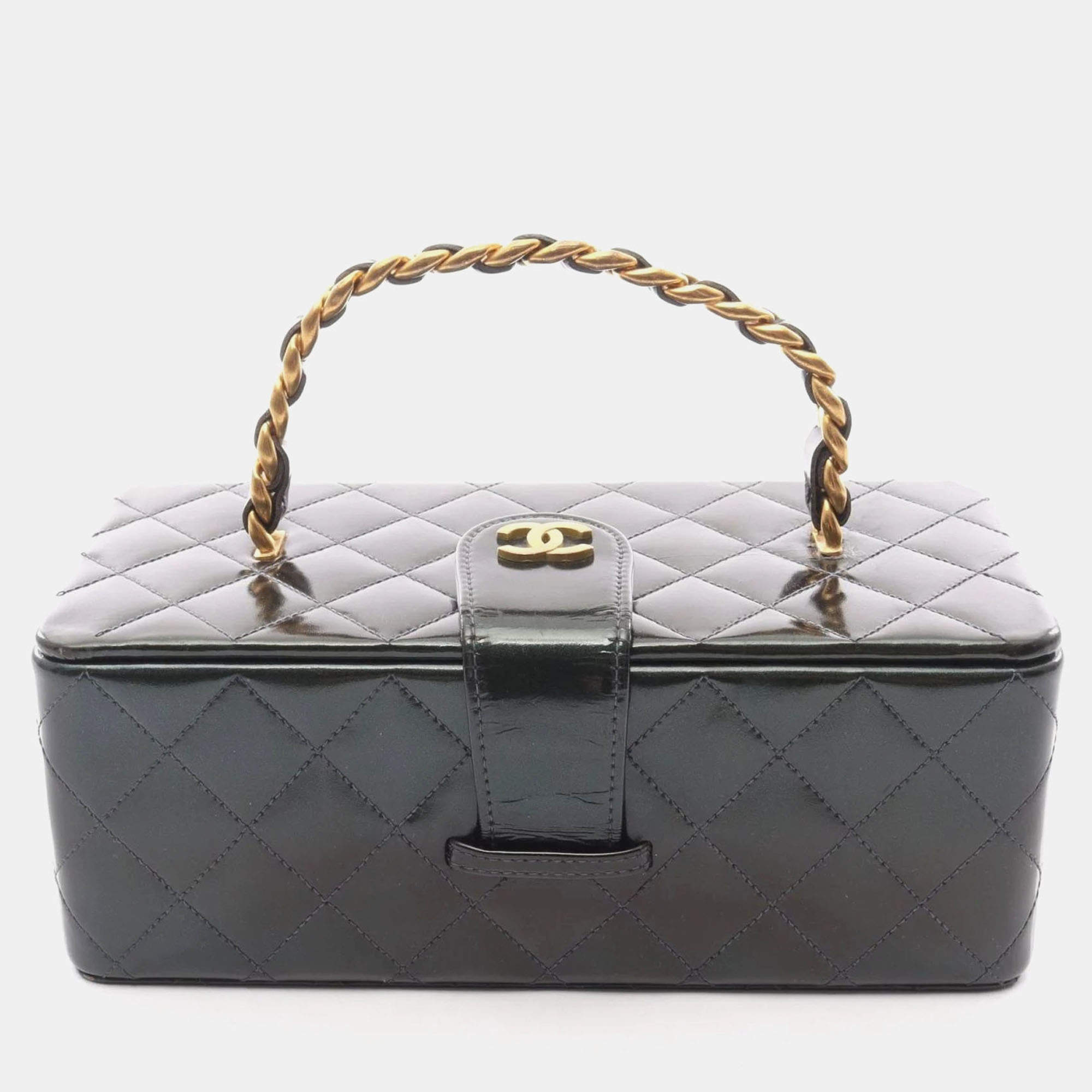 Pre Owned Chanel Matelasse Handbag In Patent Leather Green