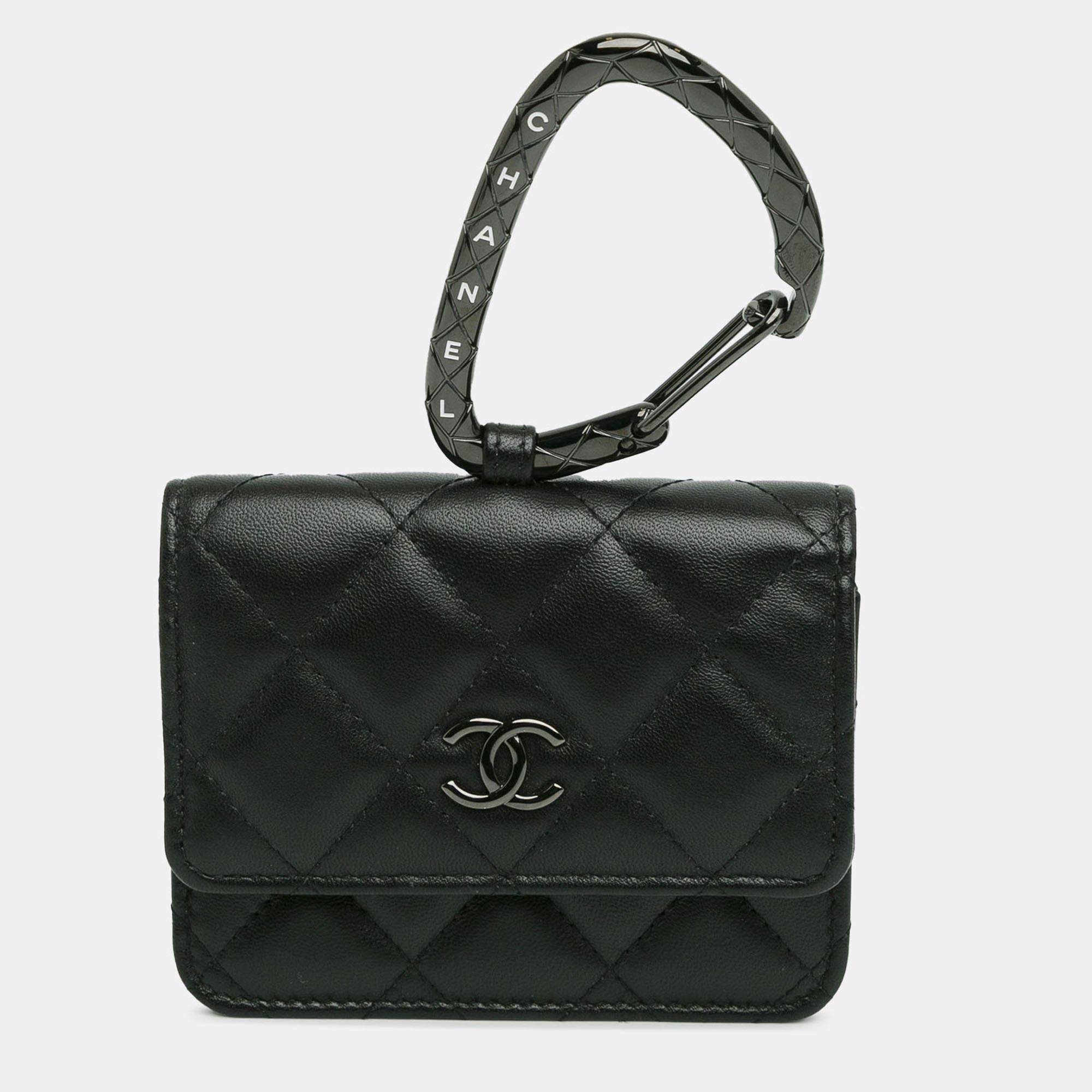 Pre Owned Chanel Black Quilted Lambskin So Black CC Hook Card Holder