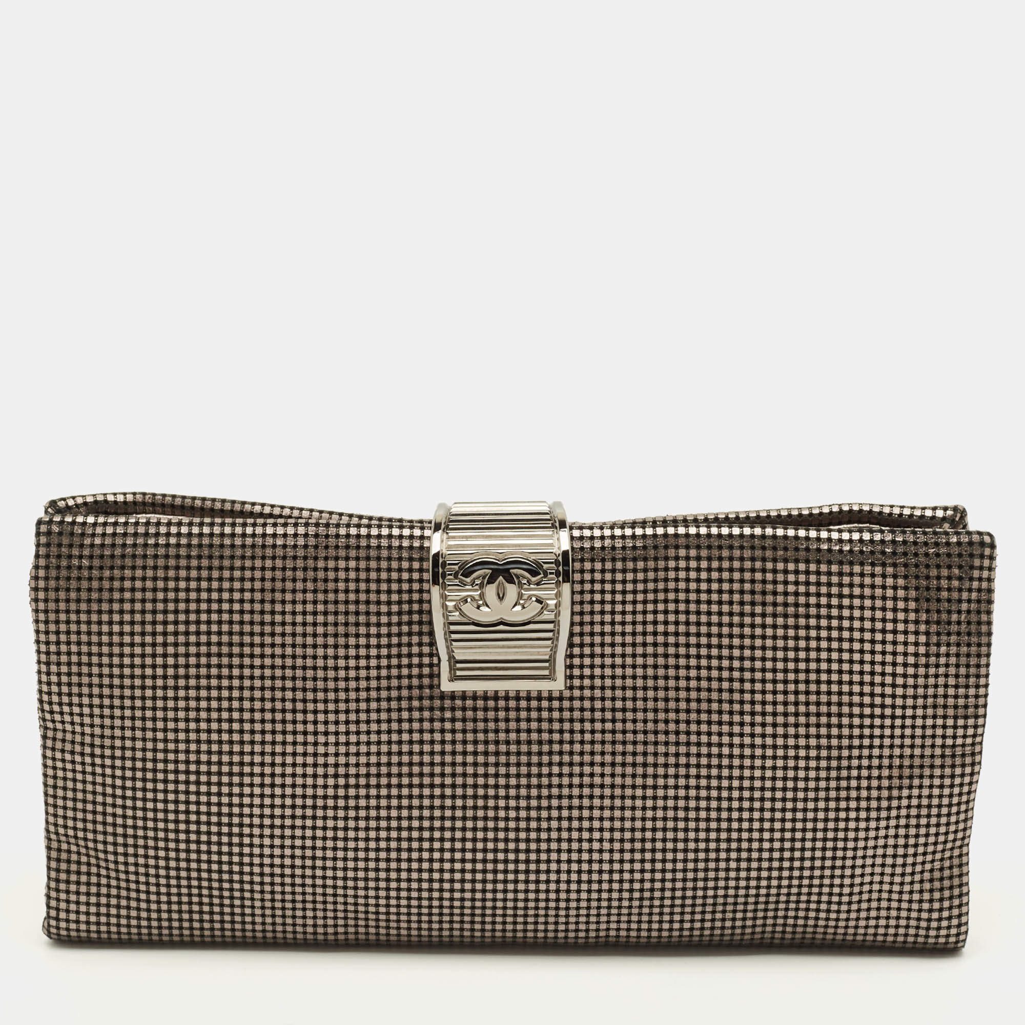 Pre Owned حقيبة كلتش شانيل حقيبة يد سلسله فضية جلد مطوي