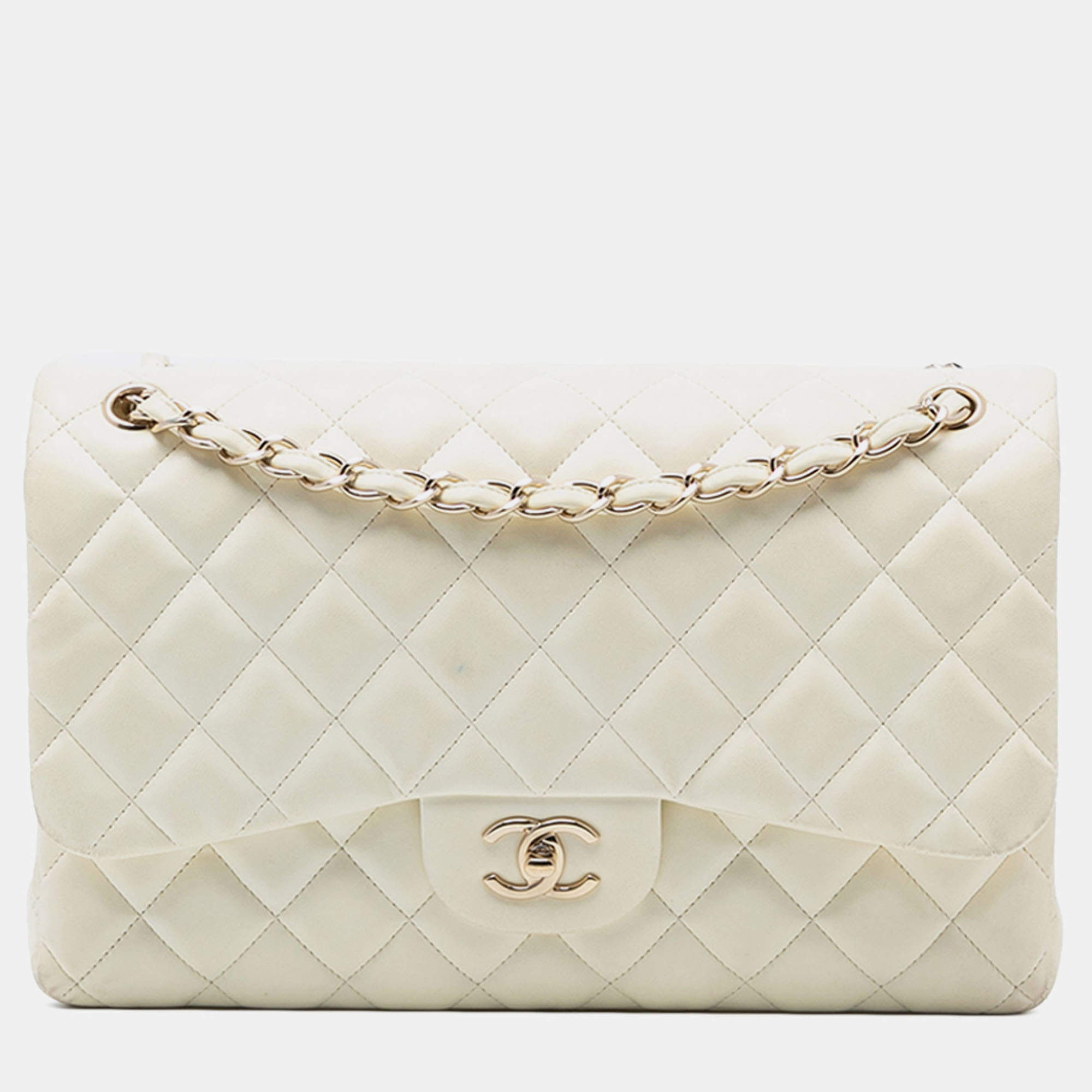 مملوكة مسبقًا Chanel White Jumbo Classic Lambskin Double Flap