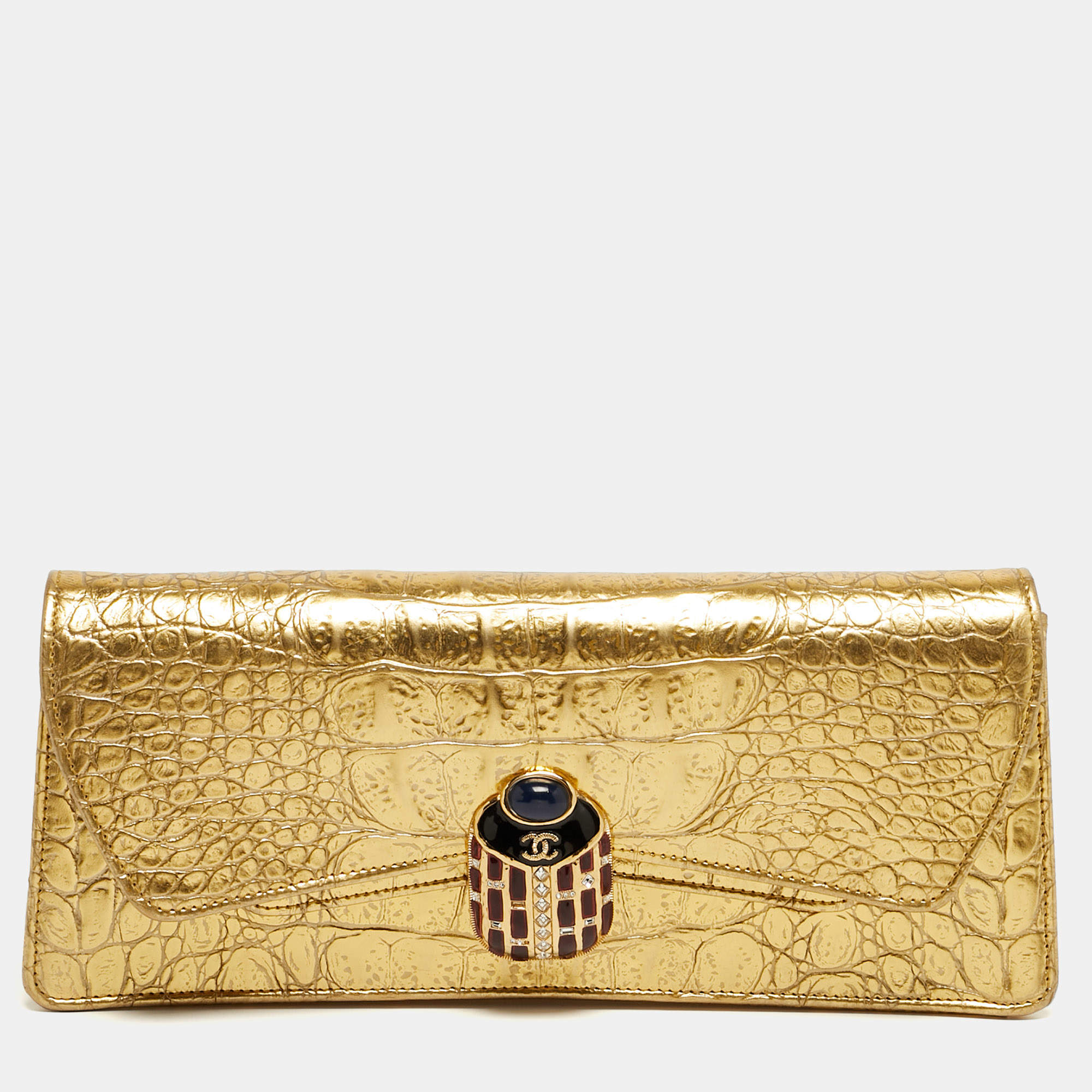 مملوكة مسبقًا Chanel Paris New York Coco Scarab Gold Croc Embossed Leather Clutch