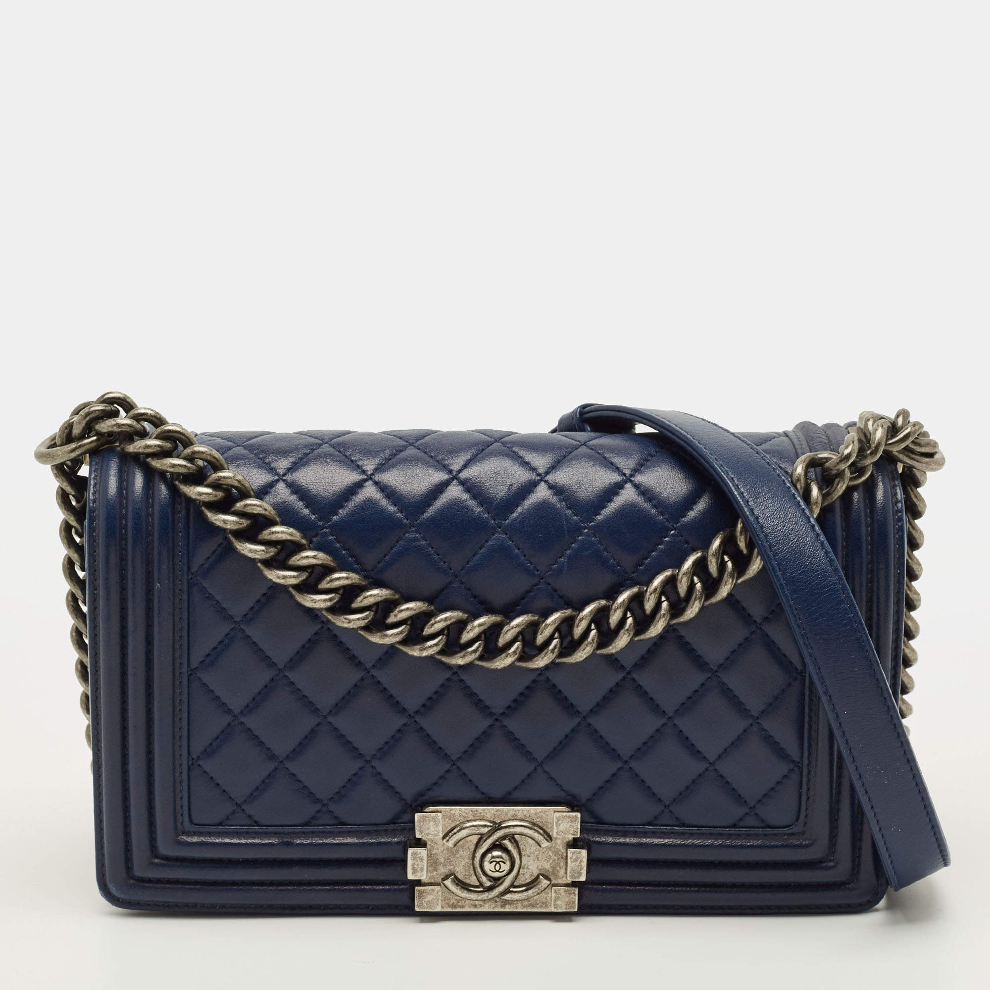 مملوكة مسبقًا Chanel Boy Medium Dark Blue Quilted Leather Flap Bag