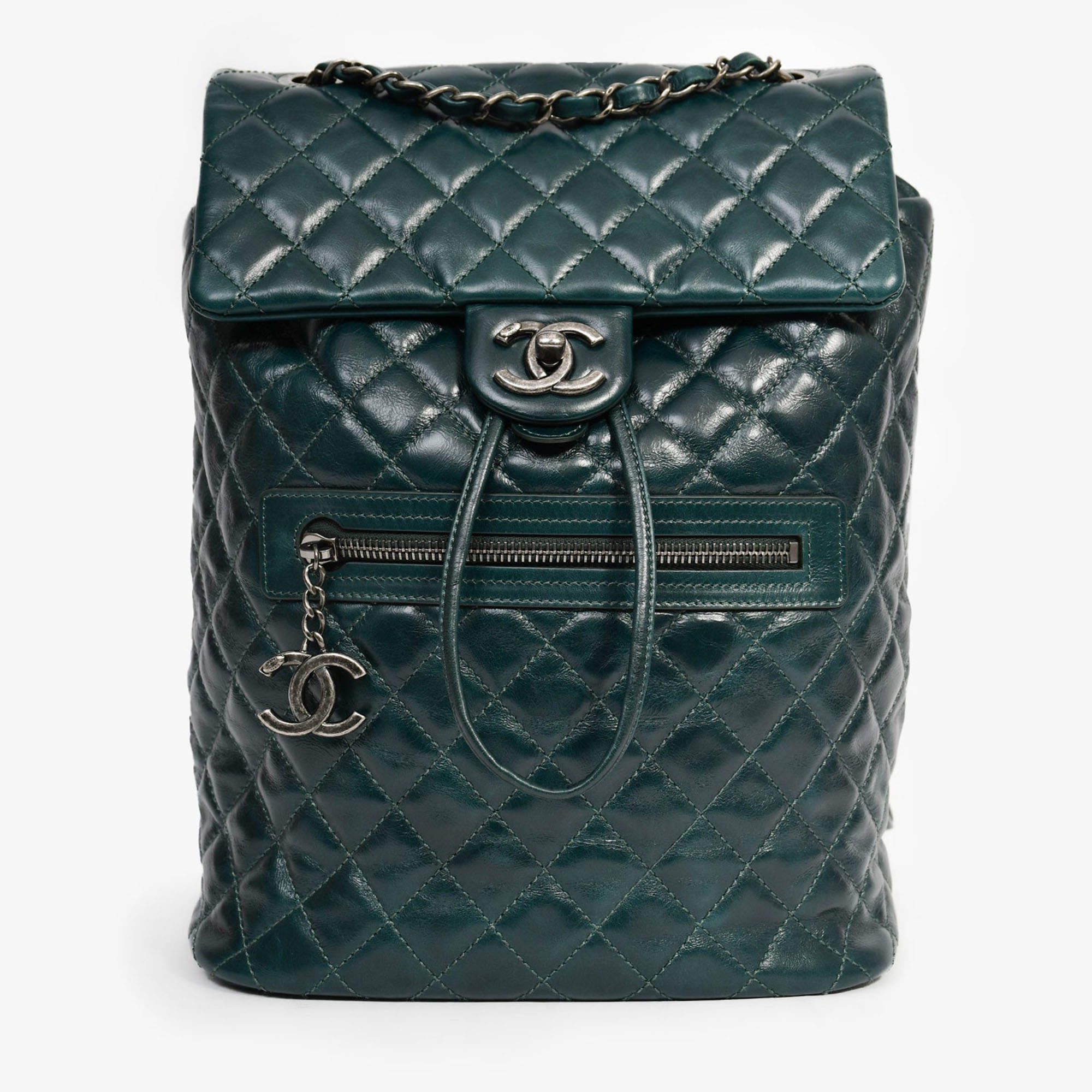 مملوكة مسبقًا Chanel 2015-16 Green Glazed Calfskin Quilted Small Salzburg Mountain Backpack