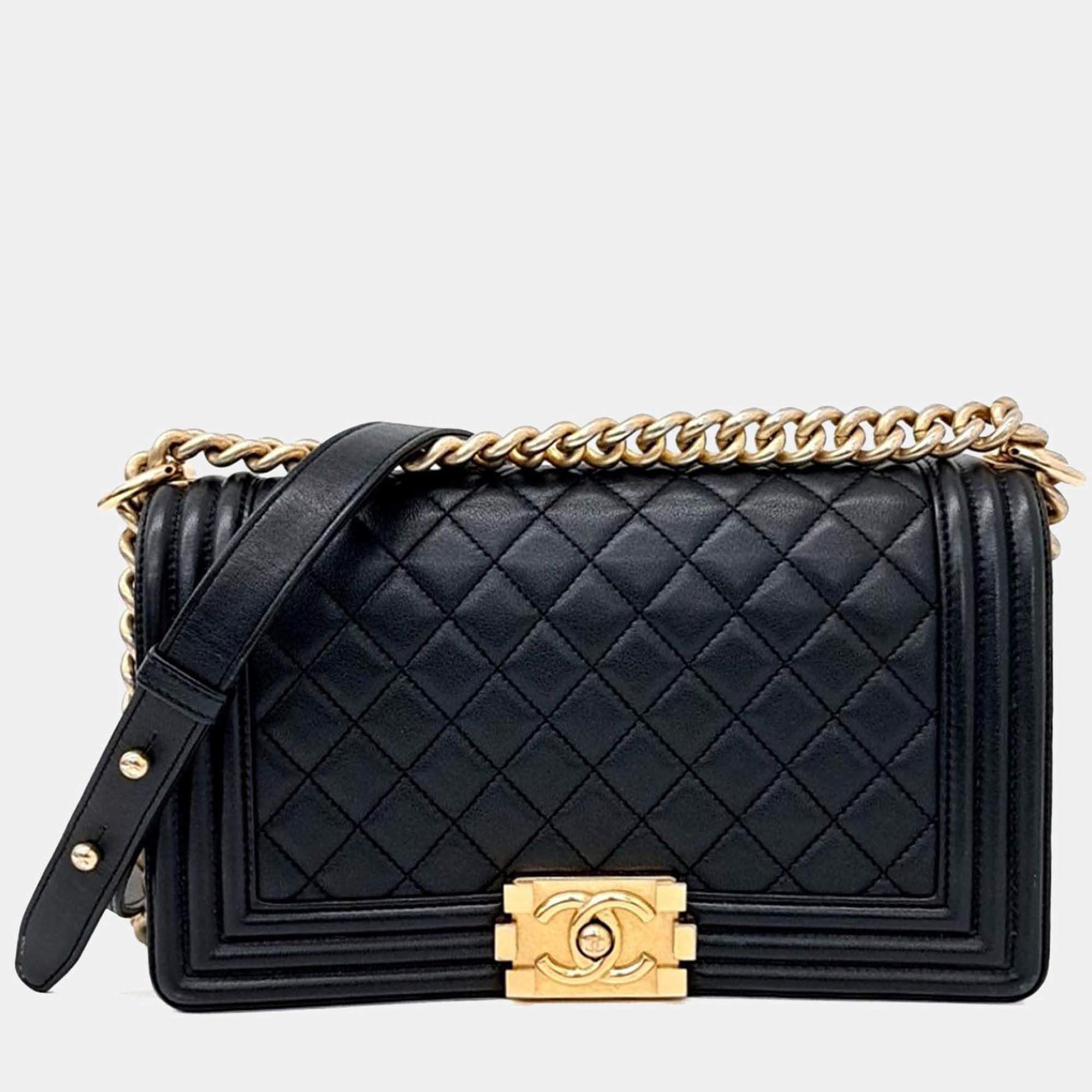 مملوكة مسبقًا Chanel Black Leather Boy Bag Medium