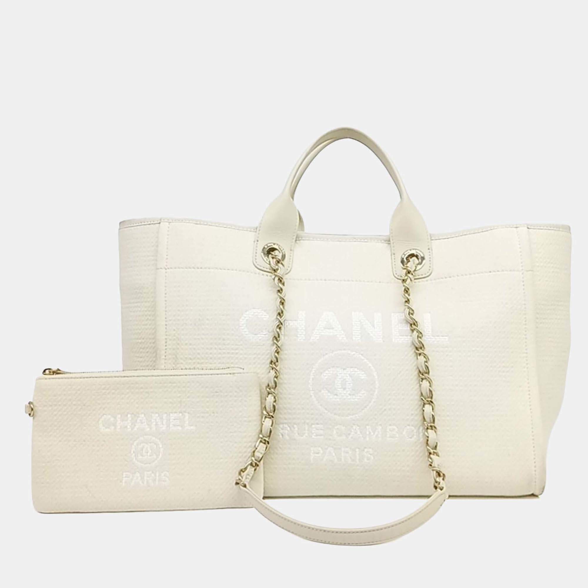 Pre Owned حقيبة يد وكتف شانيل كبير كريم قماش Deauville