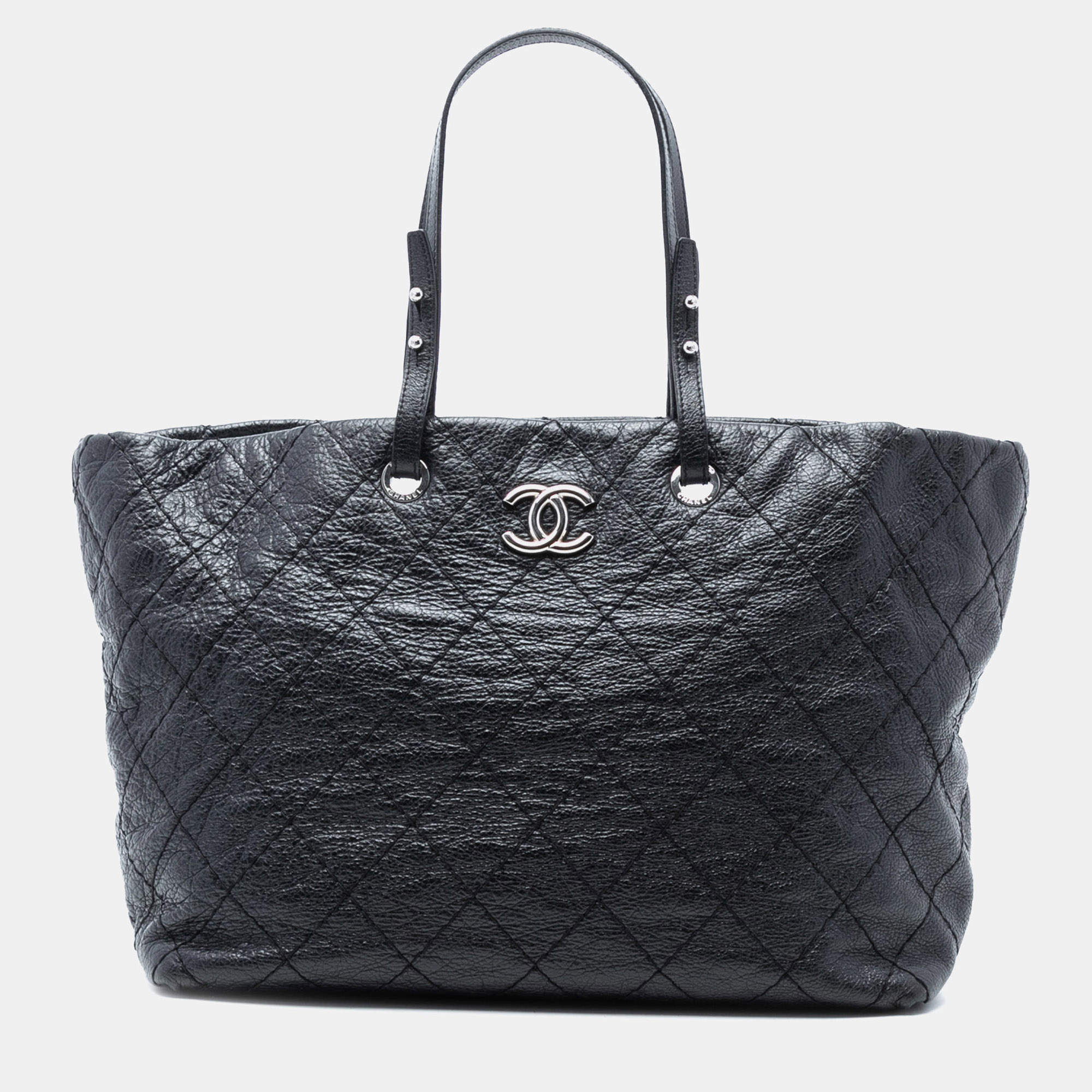 مملوكة مسبقًا Chanel Black Large Glazed Calfskin On The Road Tote