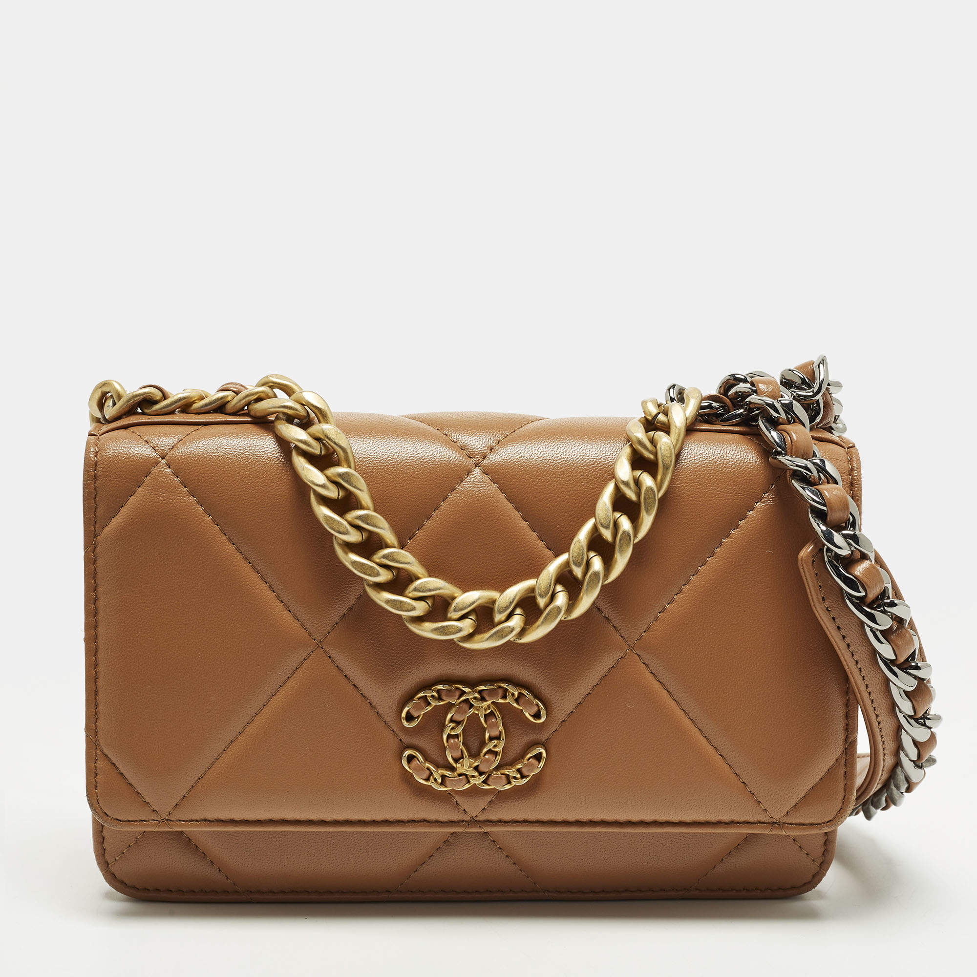 مملوكة مسبقًا Chanel 19 Brown Quilted Leather Wallet On Chain