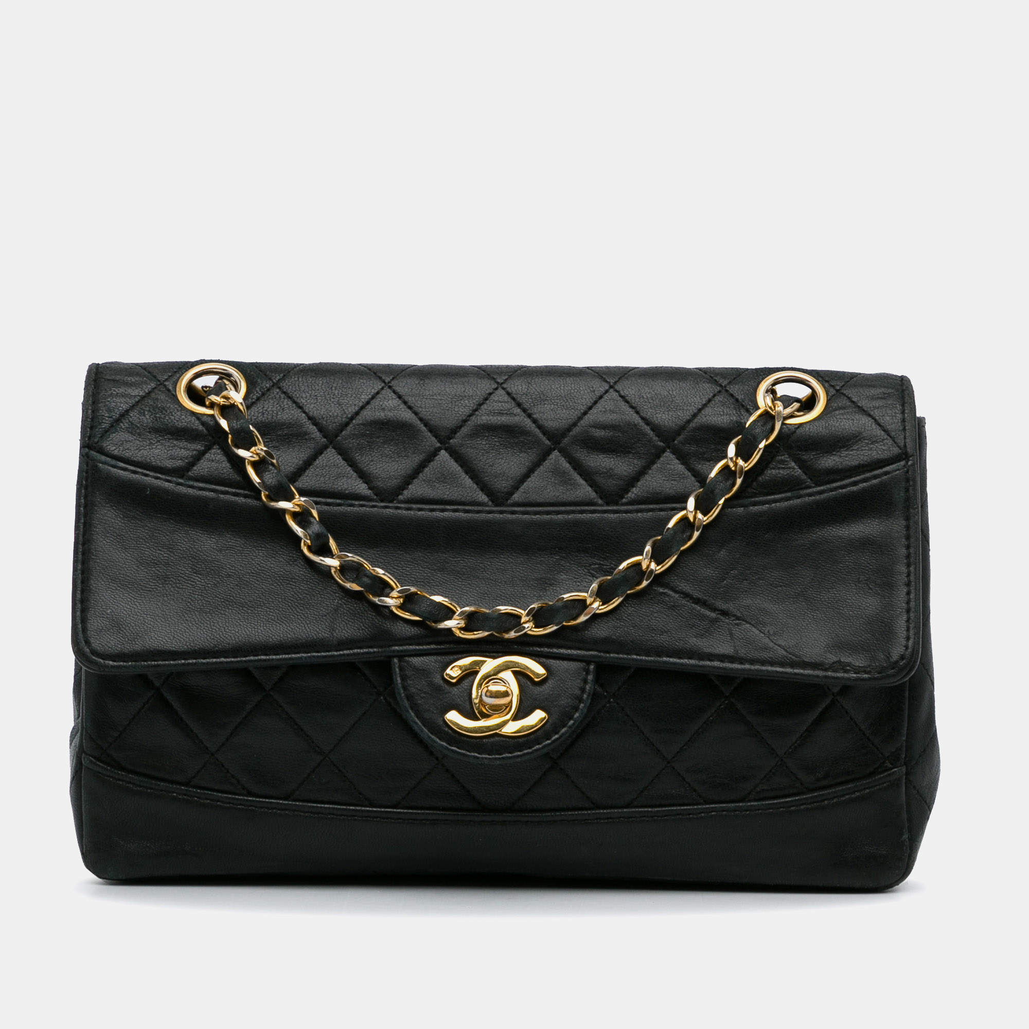 مملوكة مسبقًا Chanel Black Quilted Lambskin Shoulder Bag