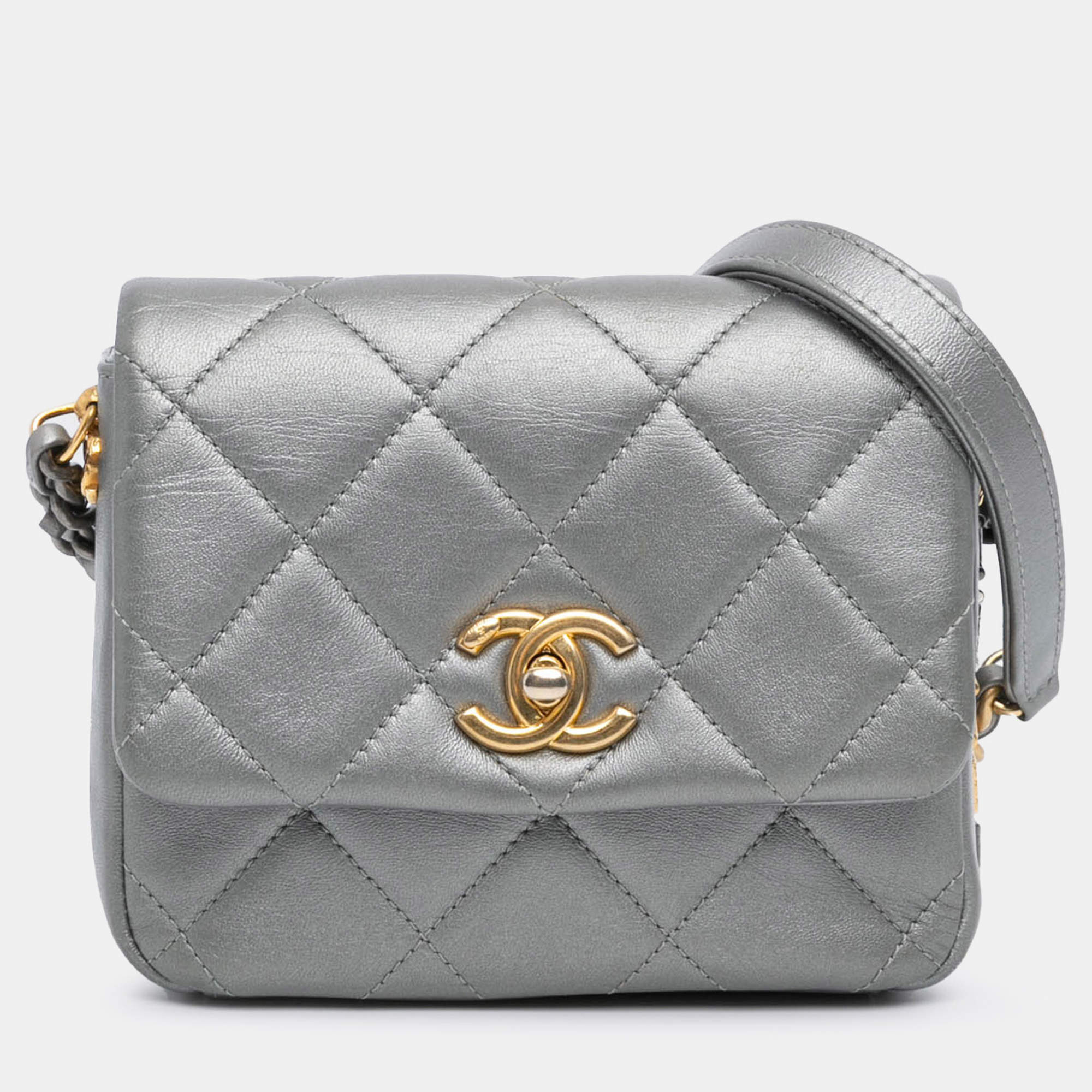 Pre Owned حقيبة شانيال قلاب جانبي صغير من جلد الحمل المبطن فضي