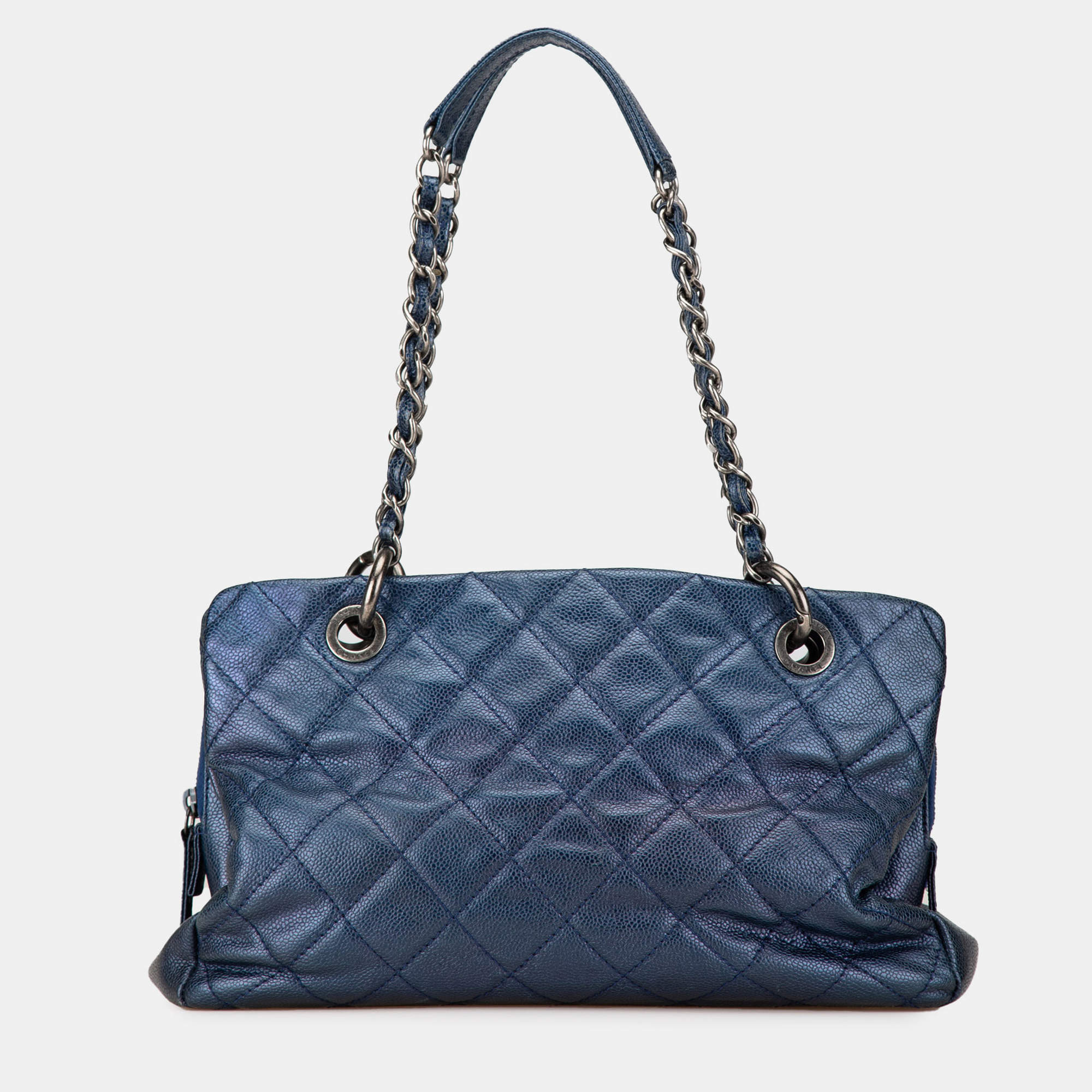 مملوكة مسبقًا Chanel Blue Quilted Iridescent Caviar Chic Shopping Tote