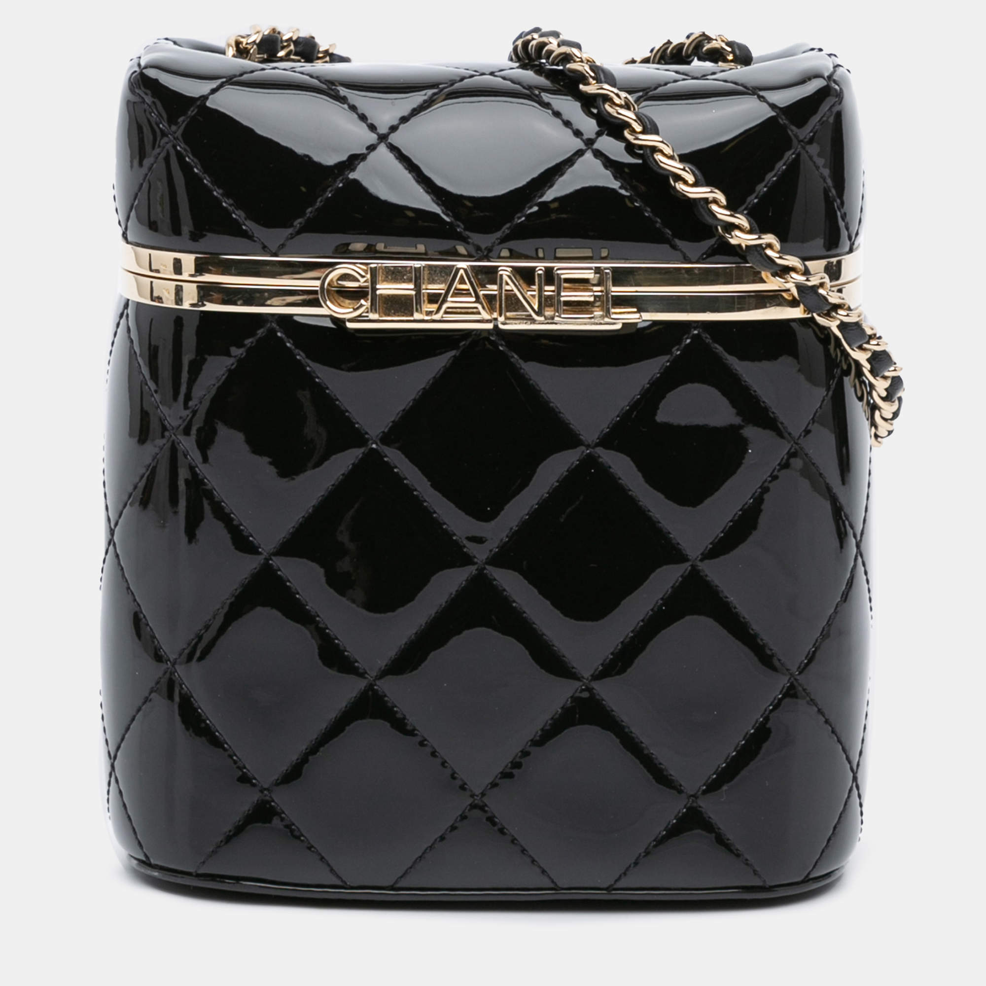 مملوكة مسبقًا Chanel Black Quilted Patent Logo Chain Vanity Case