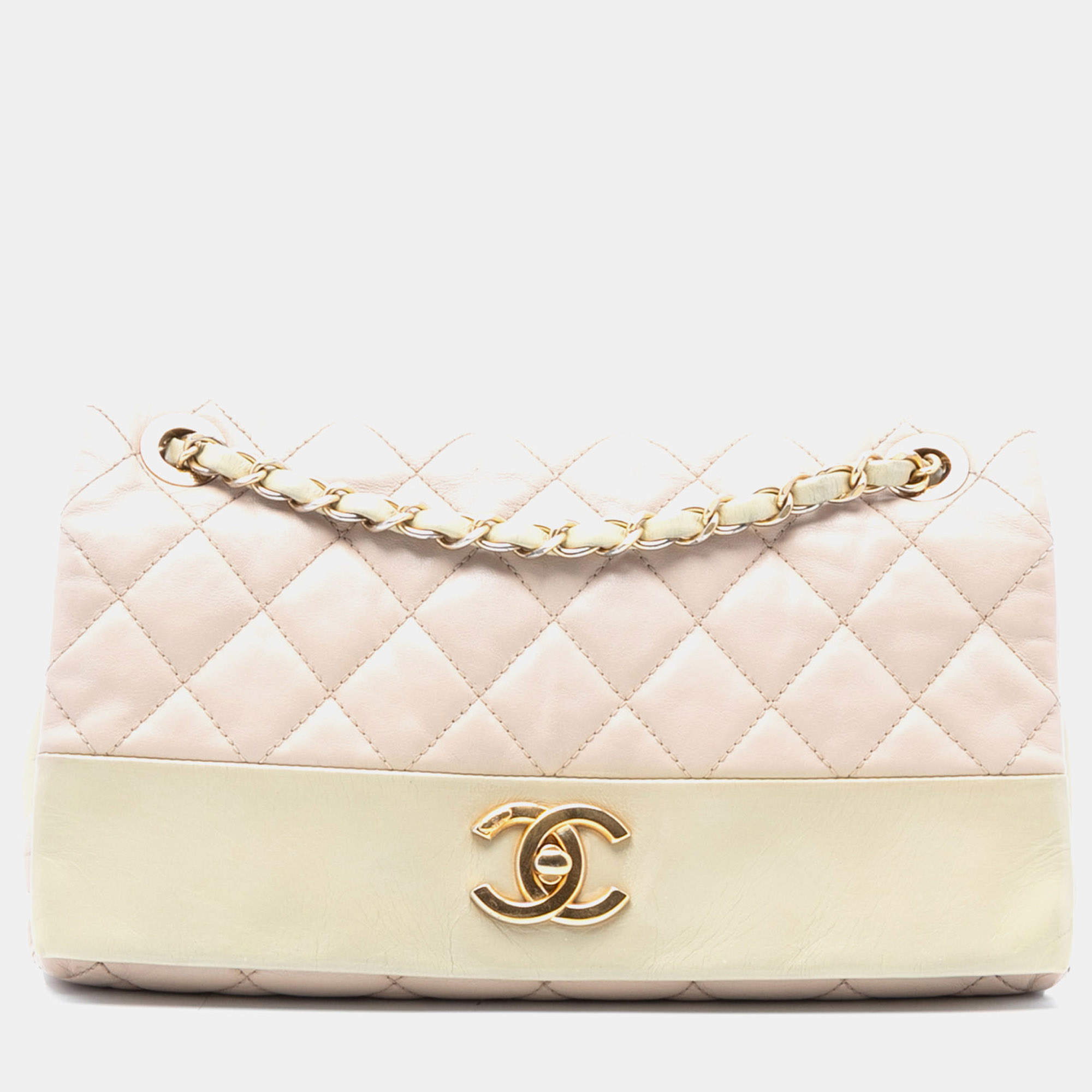 مملوكة مسبقًا Chanel White Medium Quilted Calfskin Soft Elegance Flap
