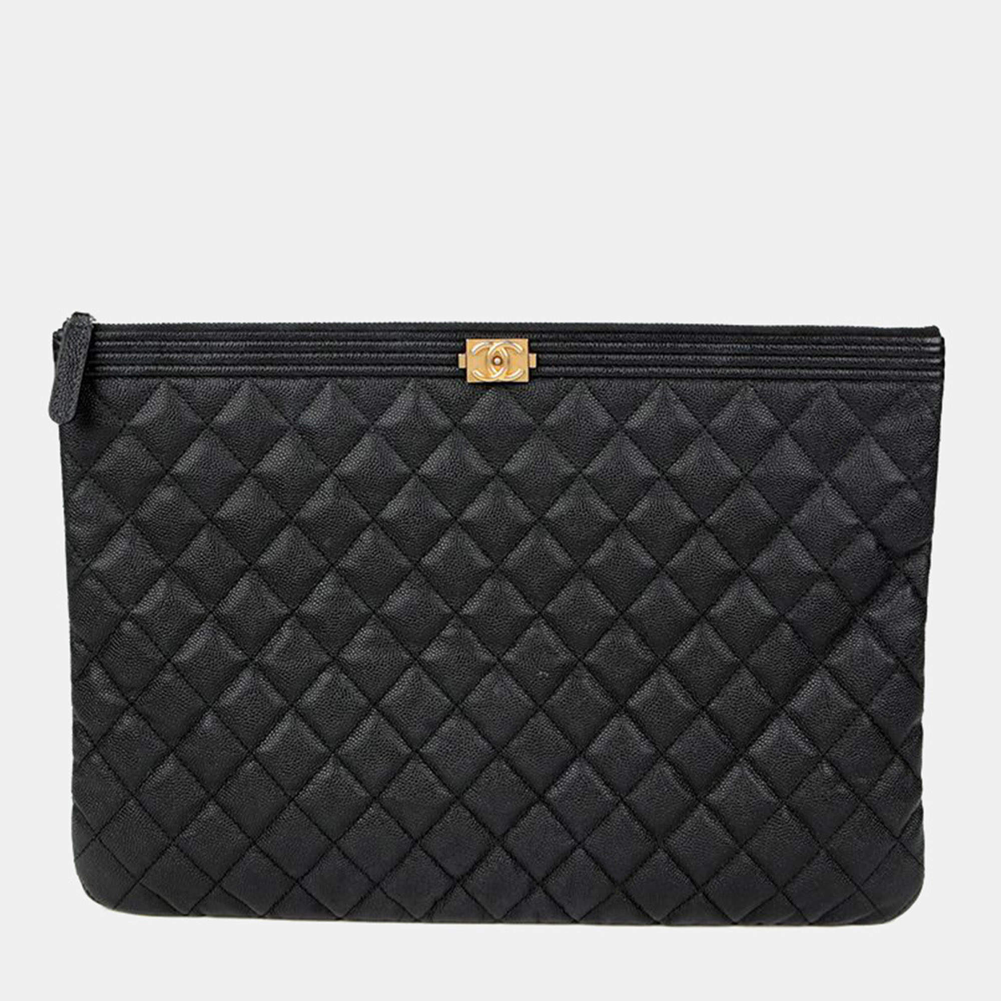 مملوكة مسبقًا حقيبة كلاتش شانيل بوي كبيرة جلد كافيار أسود