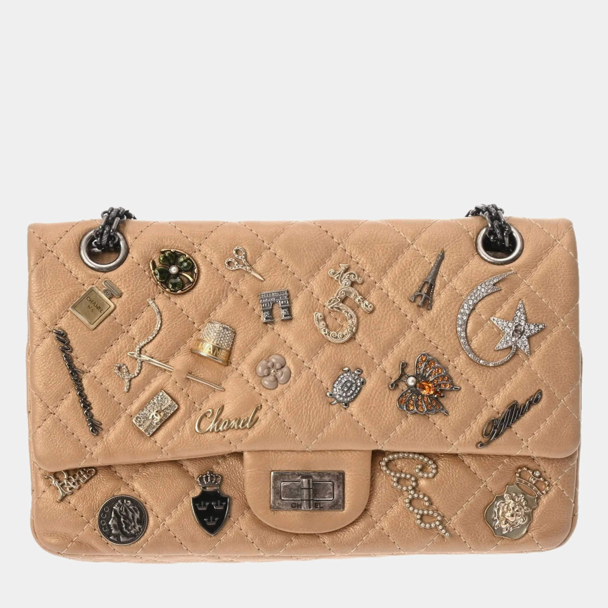 مملوكة مسبقًا حقيبة كتف سلسلة شانيل ماتلاسيه 2.55 سحر أيقونة رفرف مزدوجة 23 سم جلد العجل بيج ذهبي