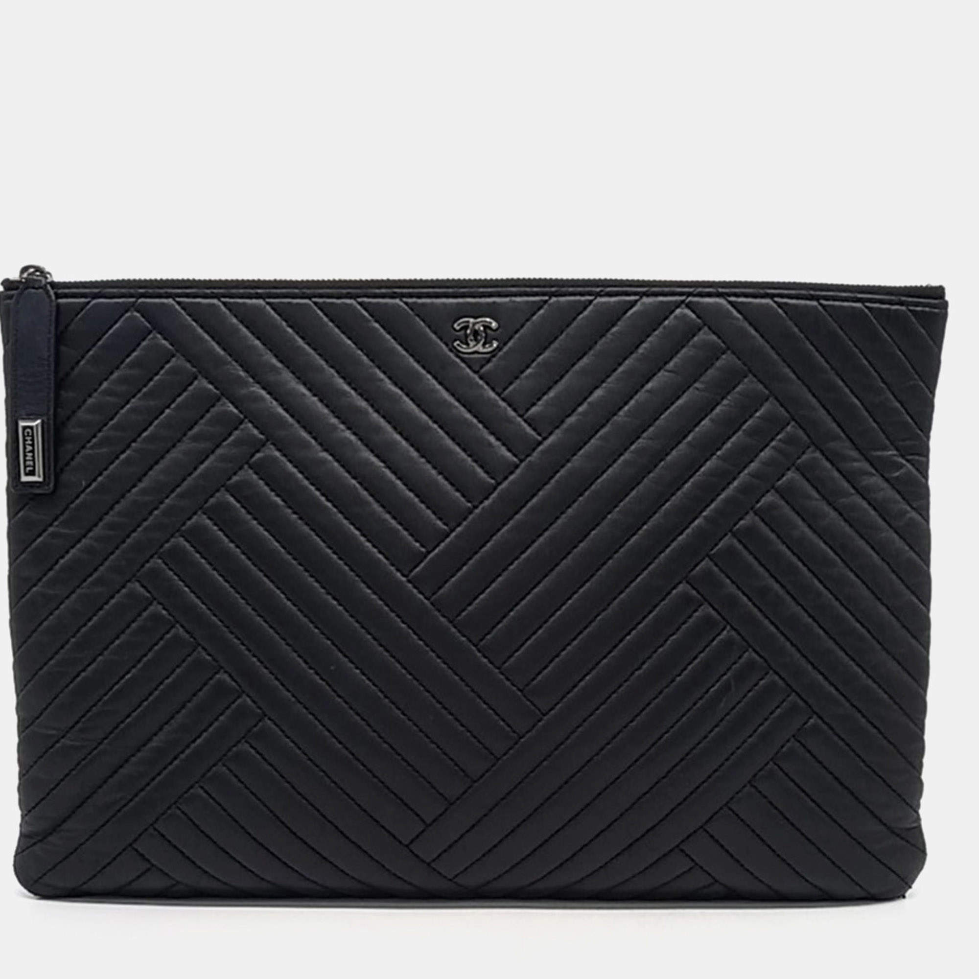 Pre Owned Chanel Black Leather lambskin clutch