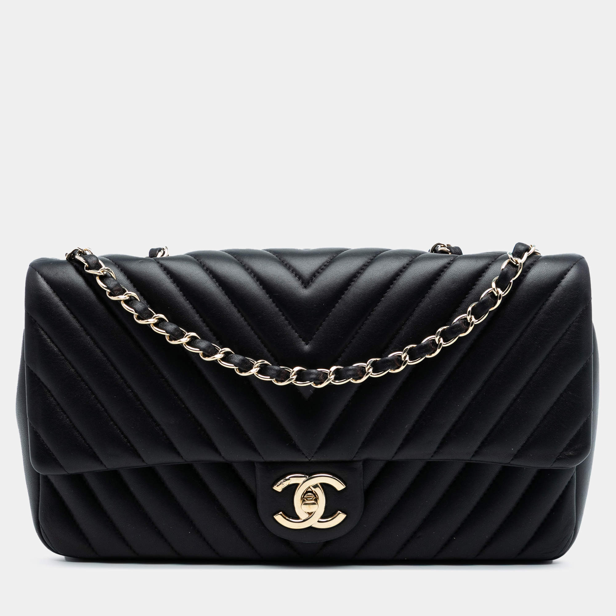 مملوكة مسبقًا Chanel Black CC Chevron Quilted Lambskin Single Flap