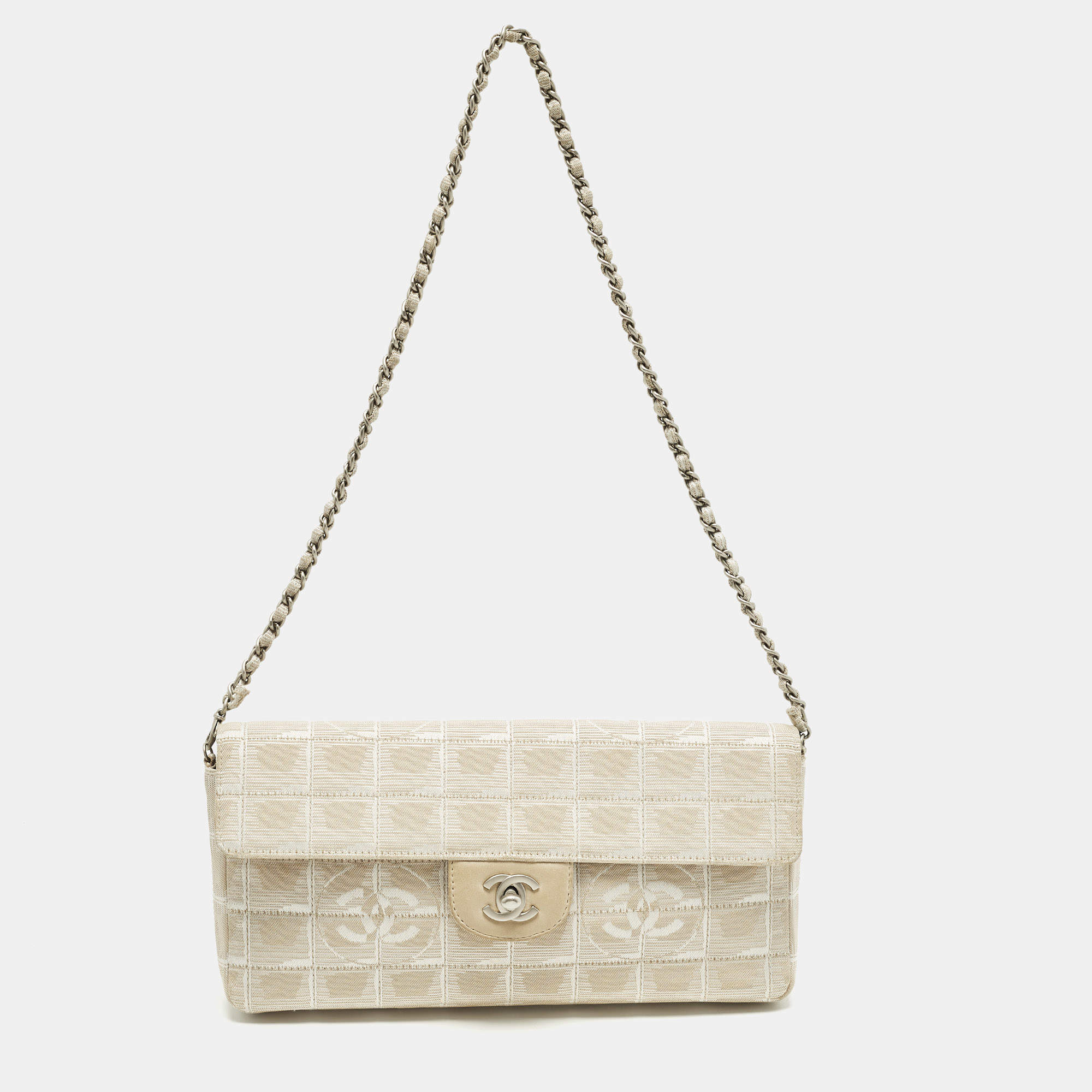 مملوكة مسبقًا Chanel East West Beige Chocolate Bar Quilted Nylon Flap Bag