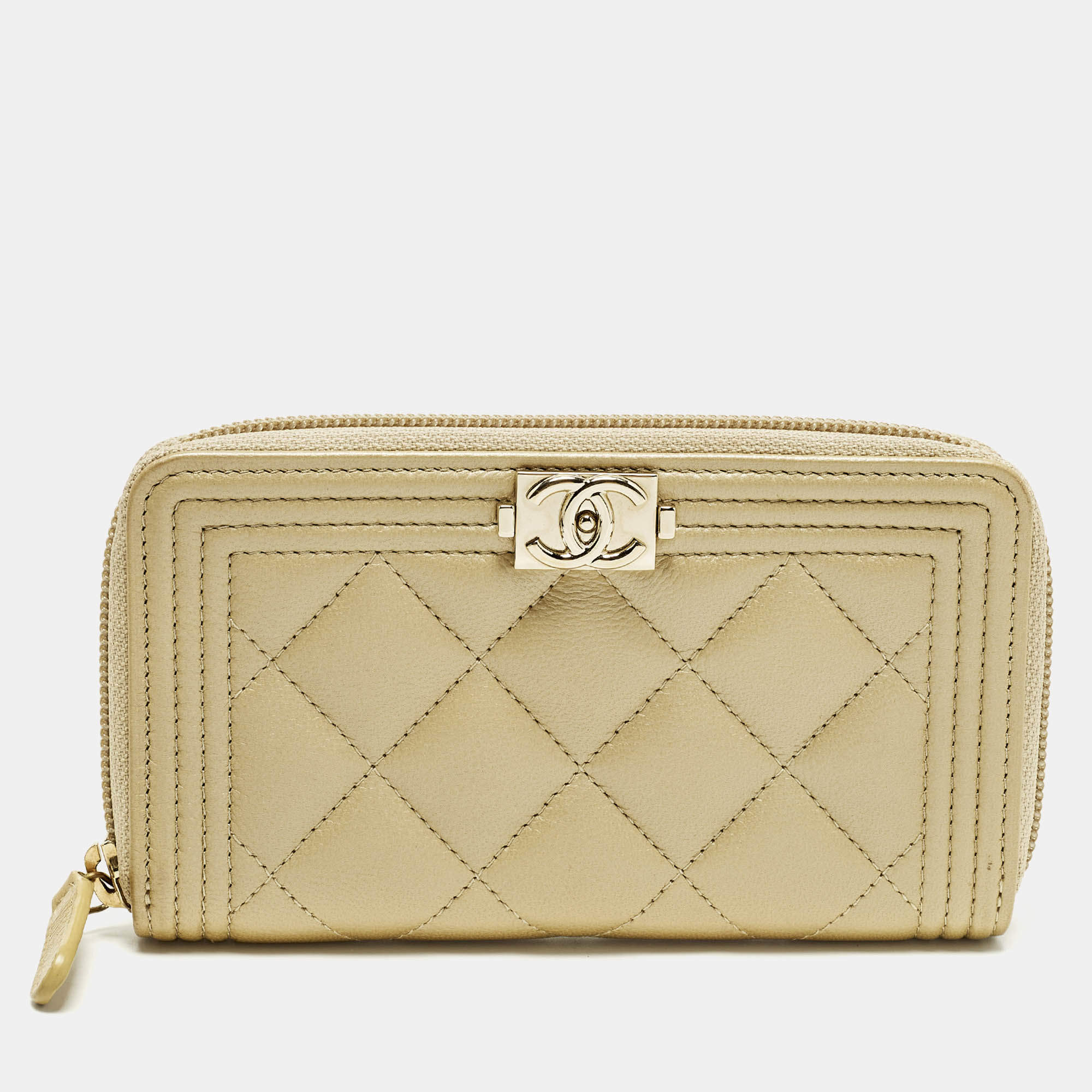 مملوكة مسبقًا Chanel Boy Gold Quilted Leather Zip Coin Purse