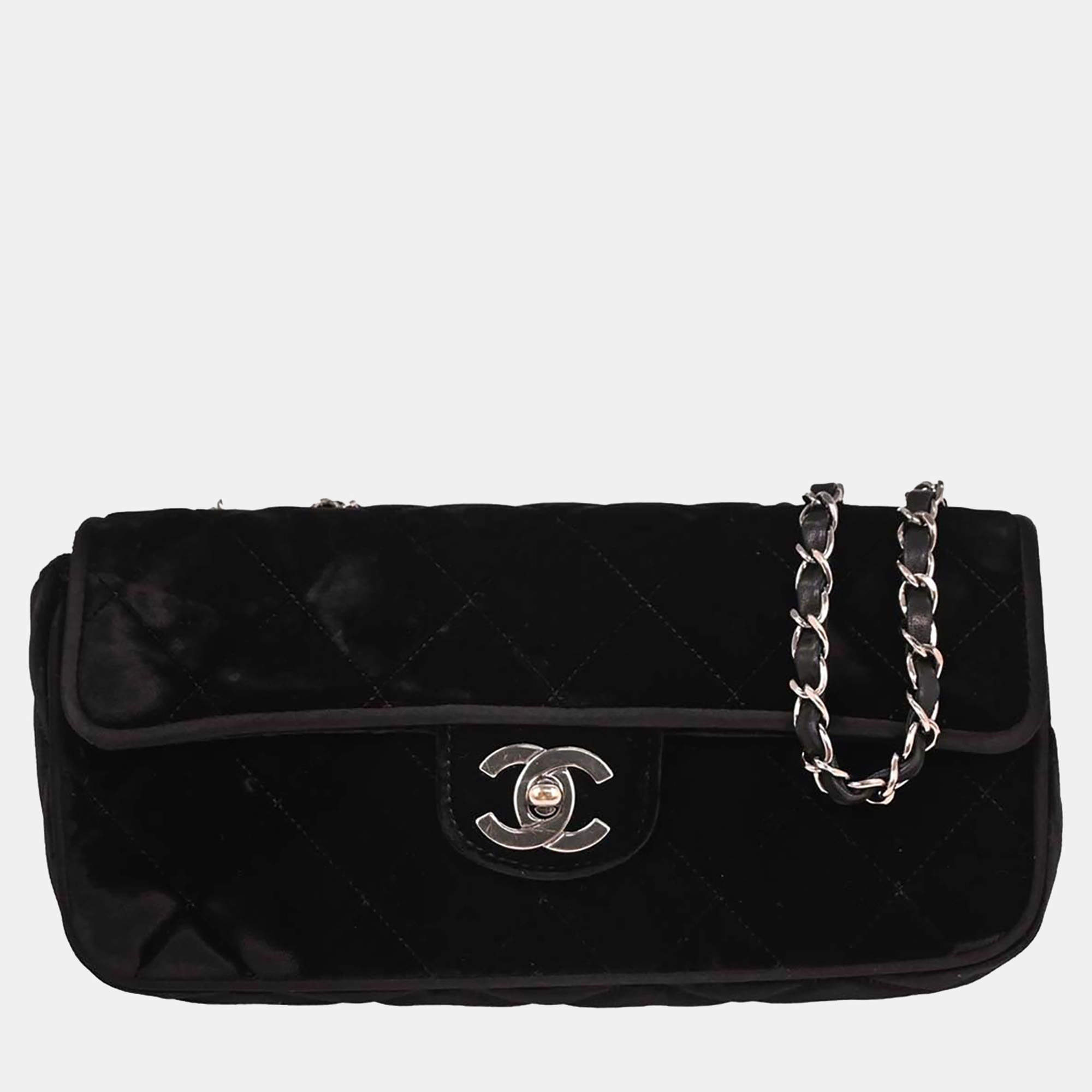 Pre Owned حقيبة كتف شانيل مخملية سوداء شرق غرب