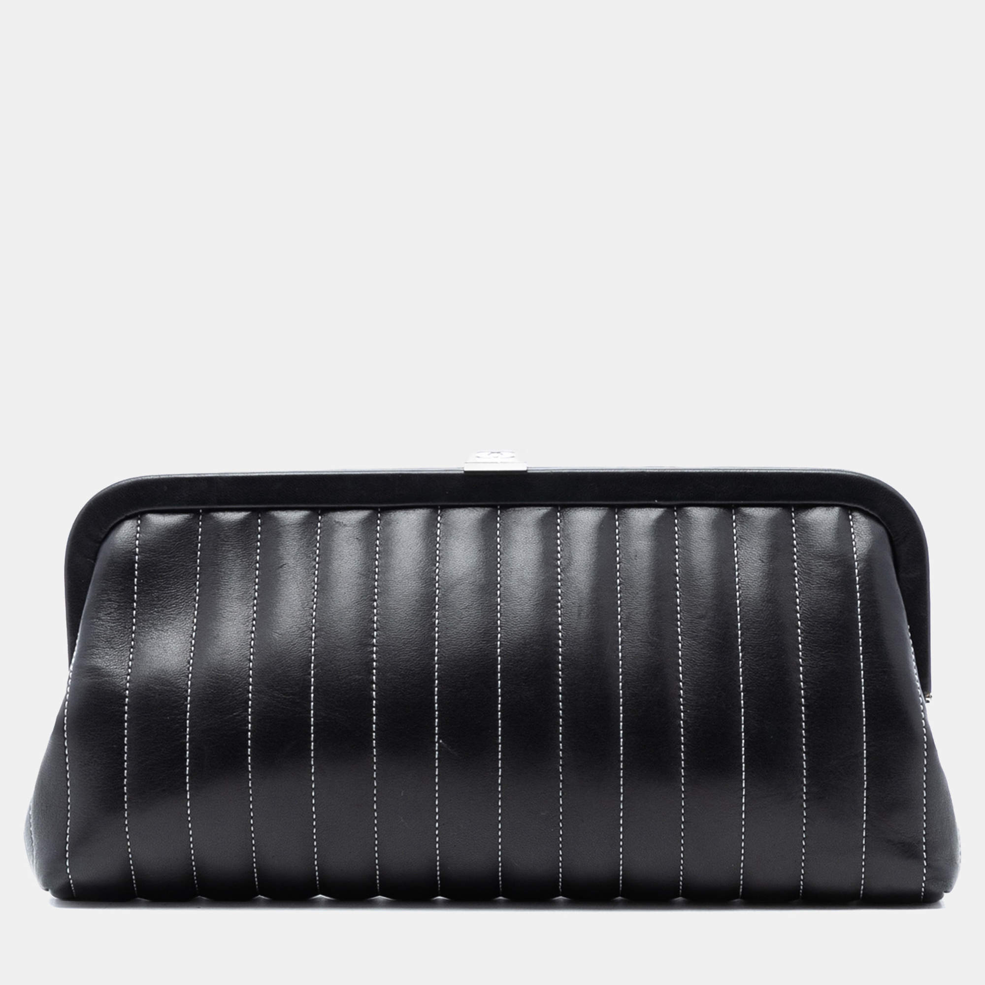 مملوكة مسبقًا Chanel Black Quilted Lambskin Mademoiselle Ligne Clutch