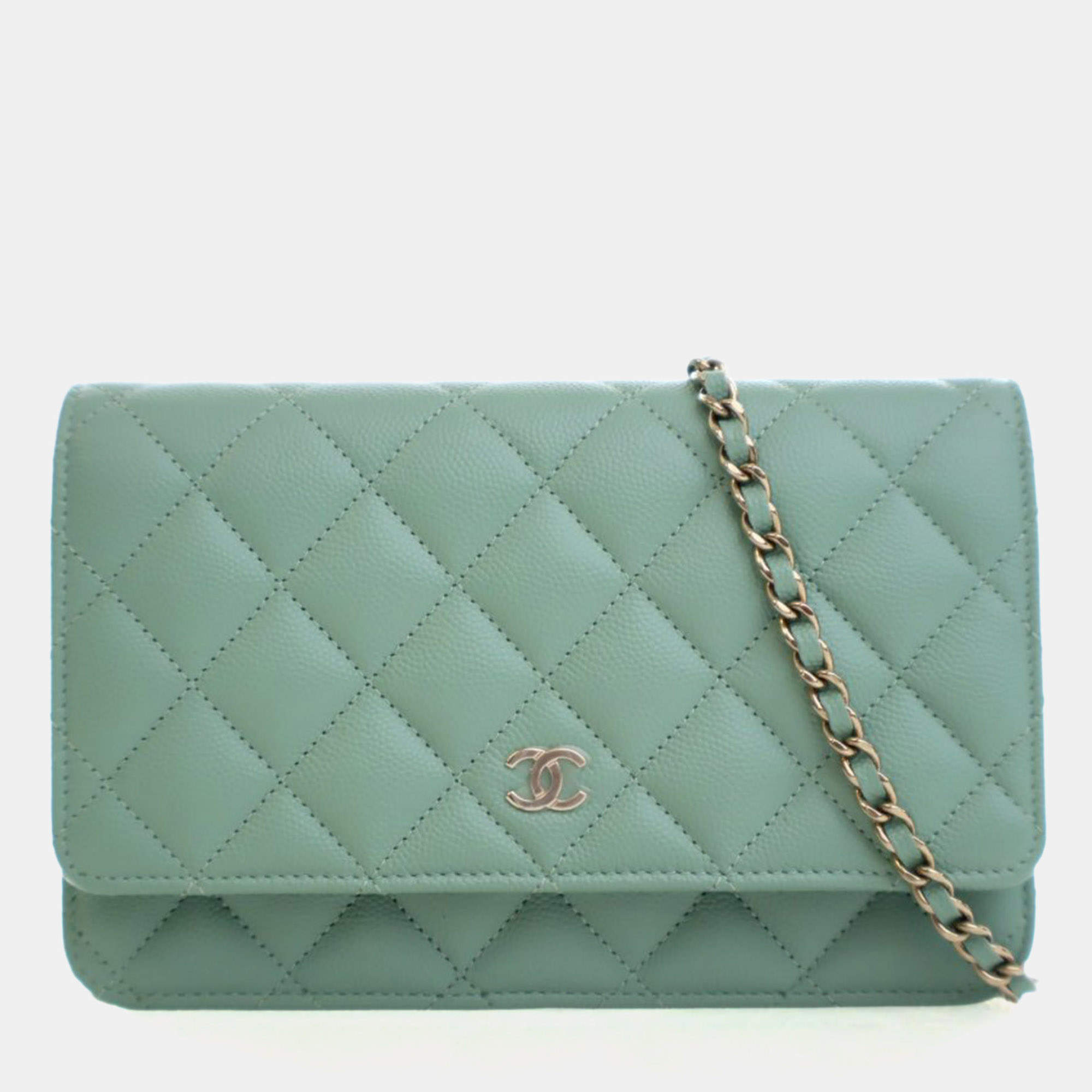 Pre Owned Chanel Green Caviar Classic Wallet On Chain