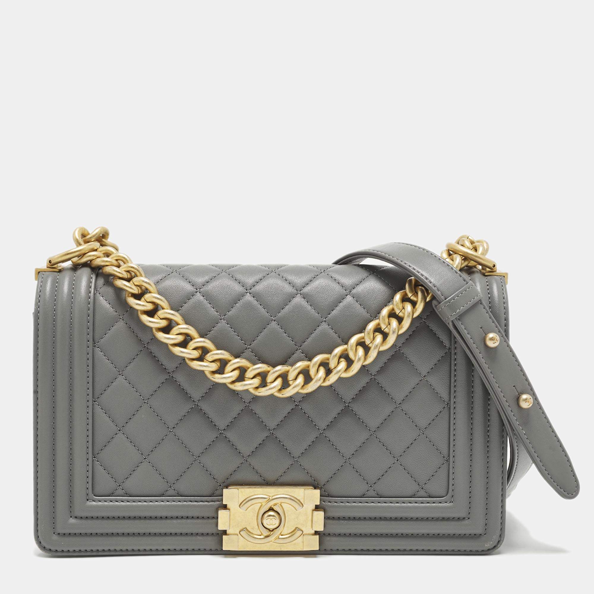 مملوكة مسبقًا Chanel Boy Medium Grey Quilted Leather Flap Bag