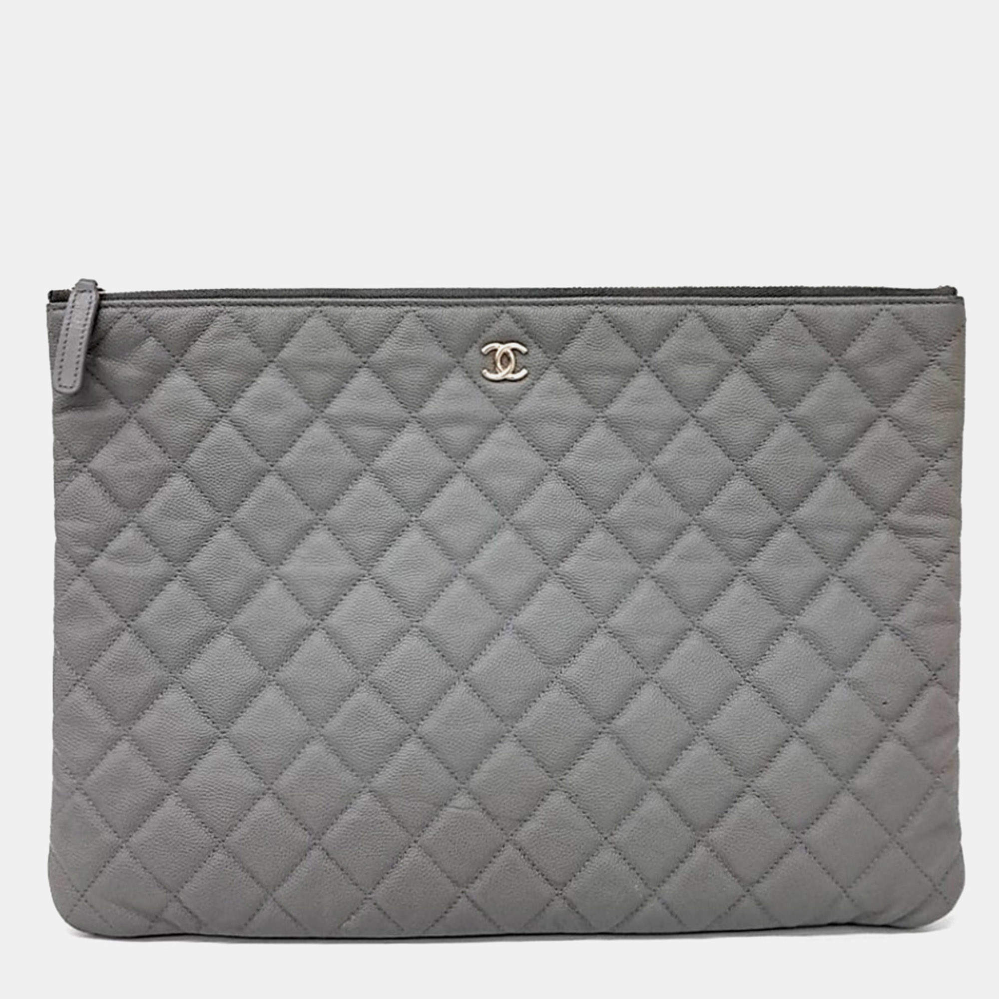 مملوكة مسبقًا Chanel Grey Caviar Clutch Large