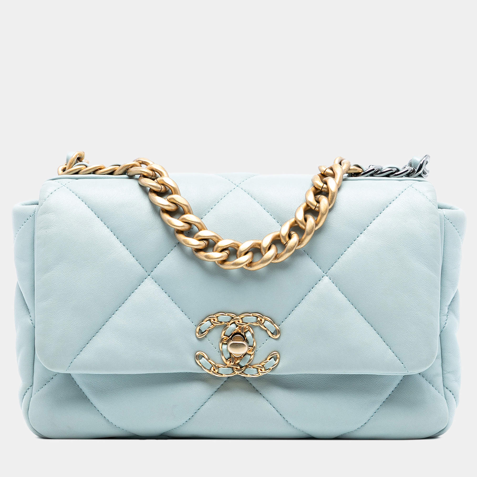 مملوكة مسبقًا Chanel Blue Medium Lambskin 19 Flap