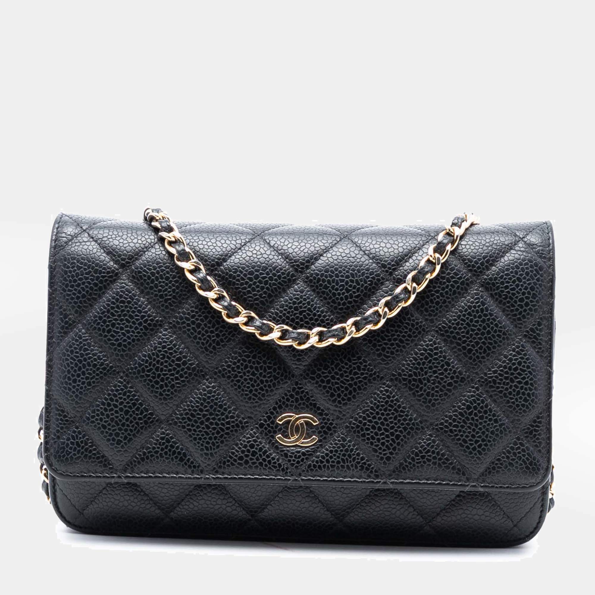 مملوكة مسبقًا Chanel Black CC Quilted Caviar Wallet on Chain