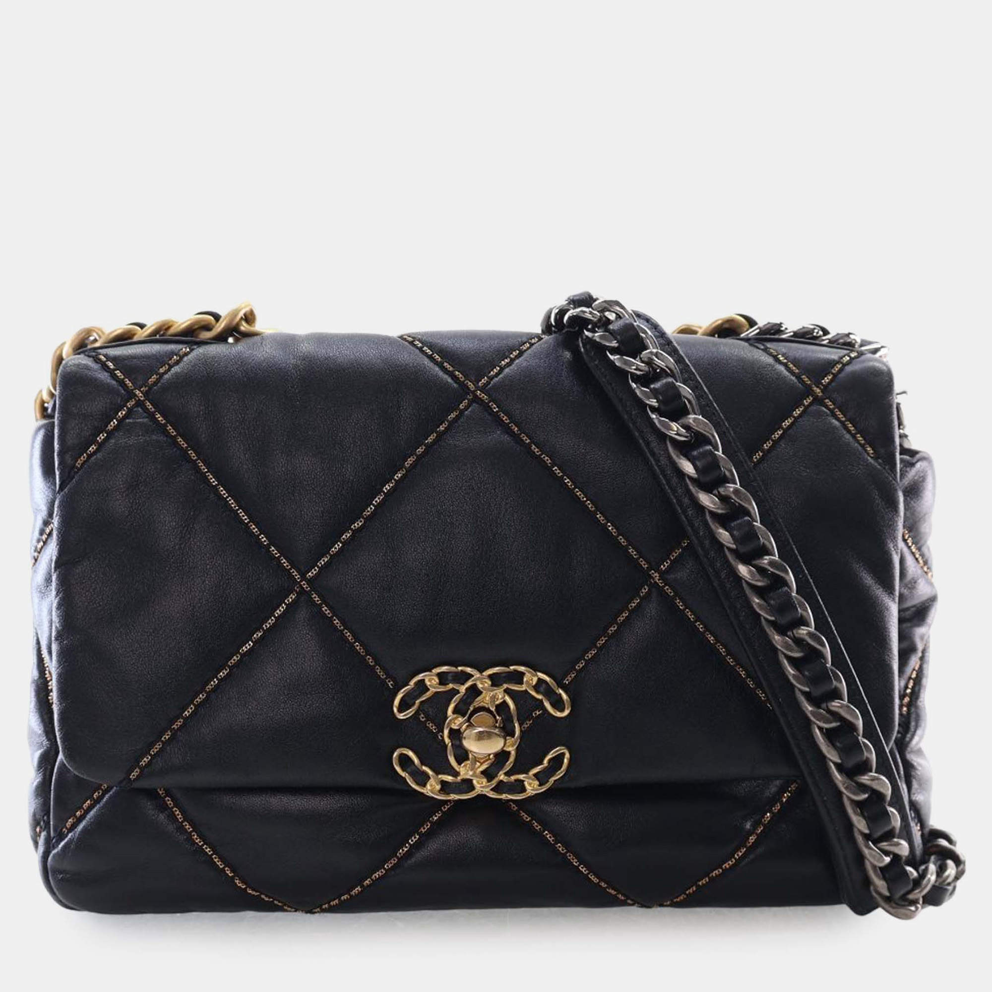 مملوكة مسبقًا Chanel Black Medium Lambskin 19 Flap