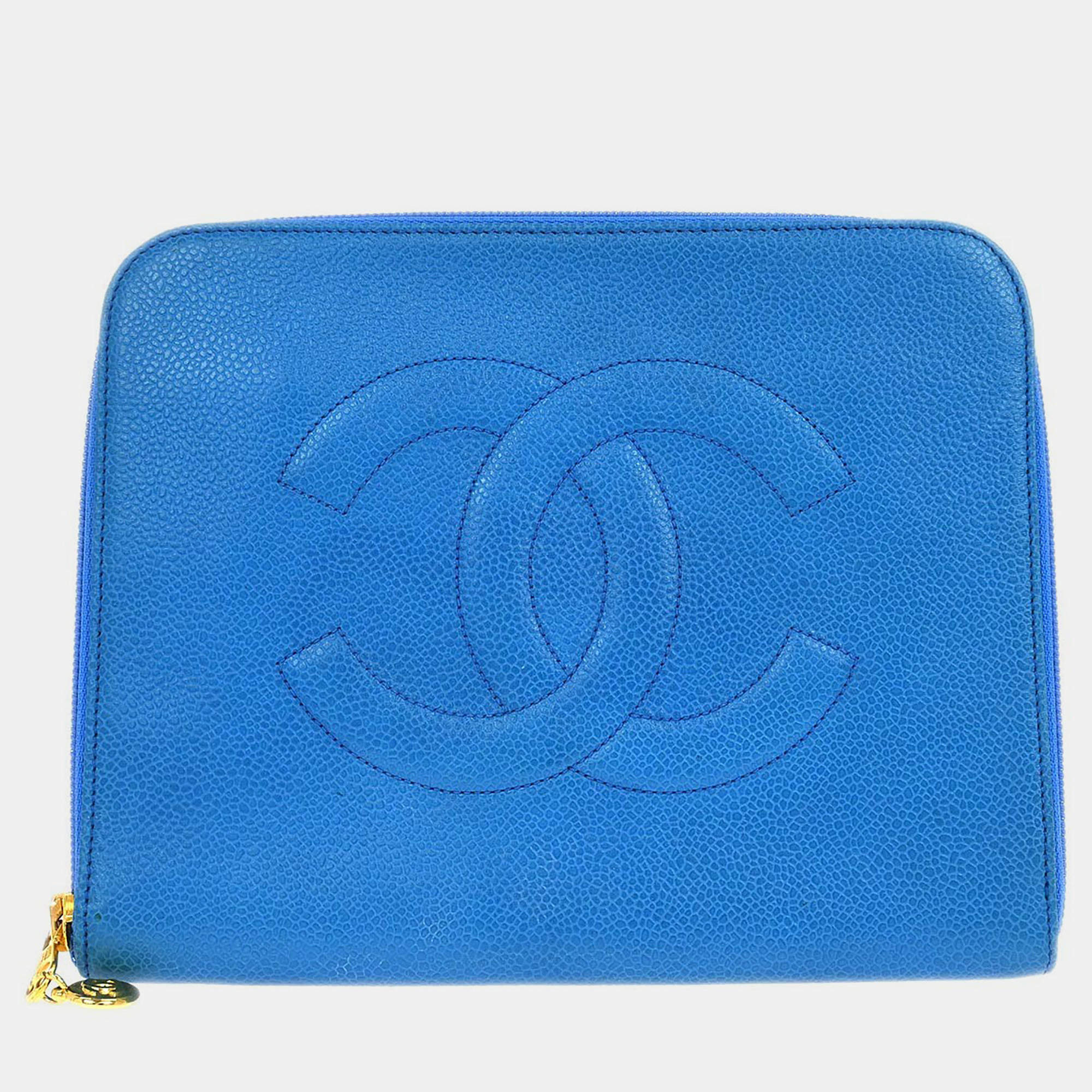مملوكة مسبقًا Chanel Blue Calfskin Wallet
