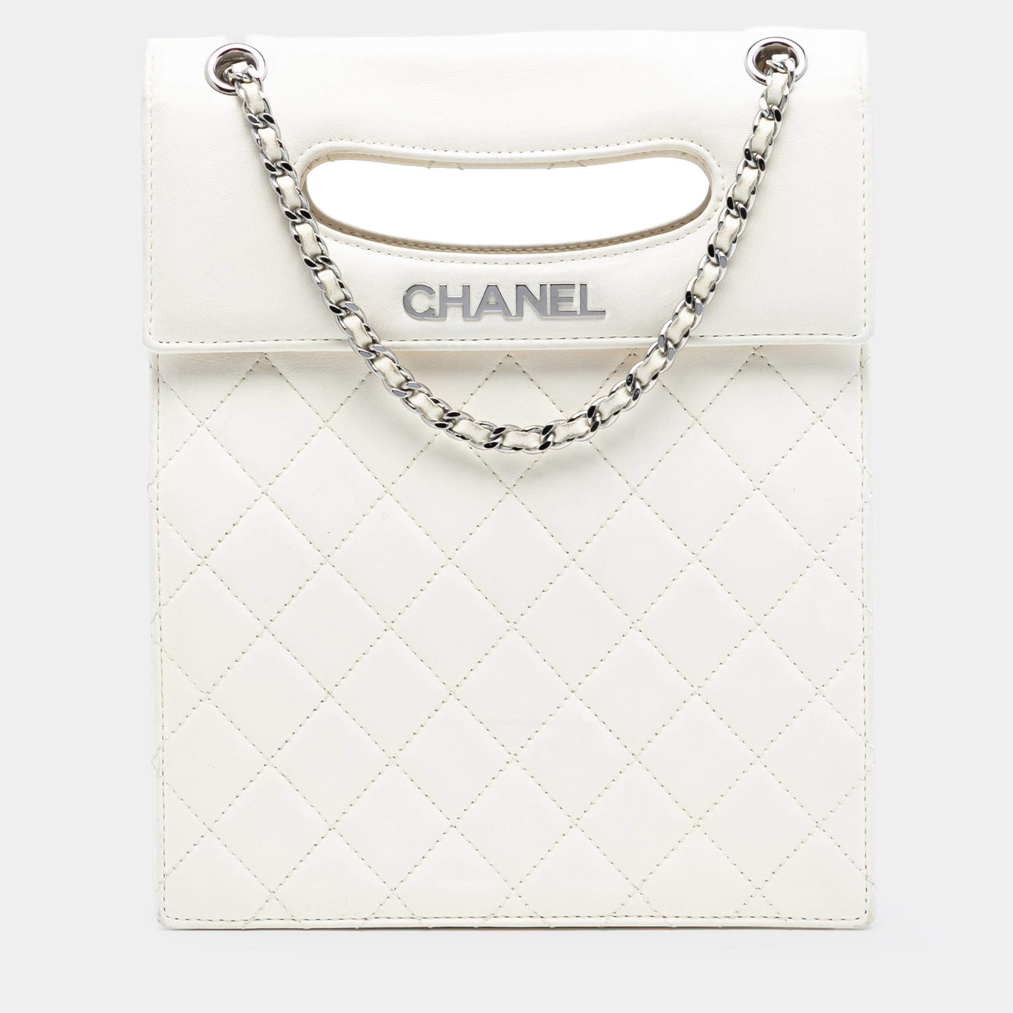 Pre Owned حقيبة شانيل بيضاء جلد خروف مبطن بيد مفتوحة للتوصيل