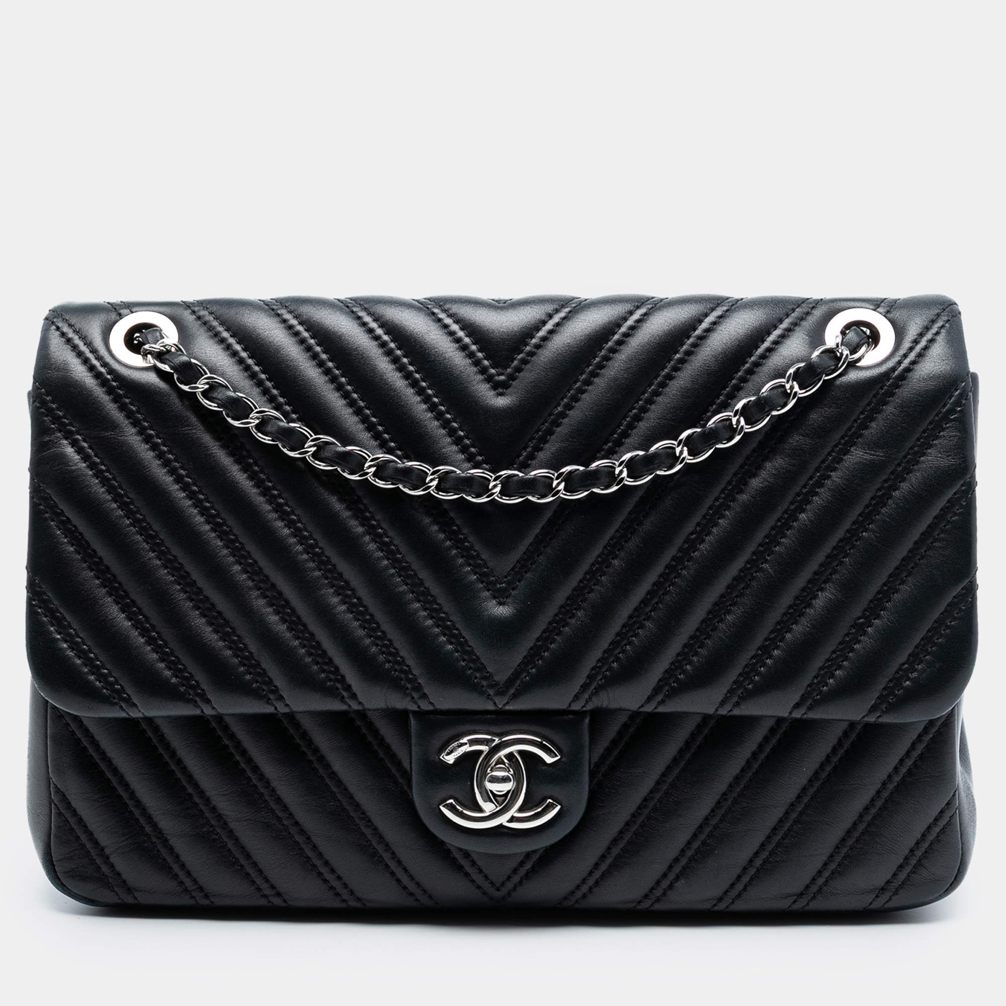 Pre Owned Chanel Black Jumbo Classic Chevron Lambskin Double Stitch Single Flap