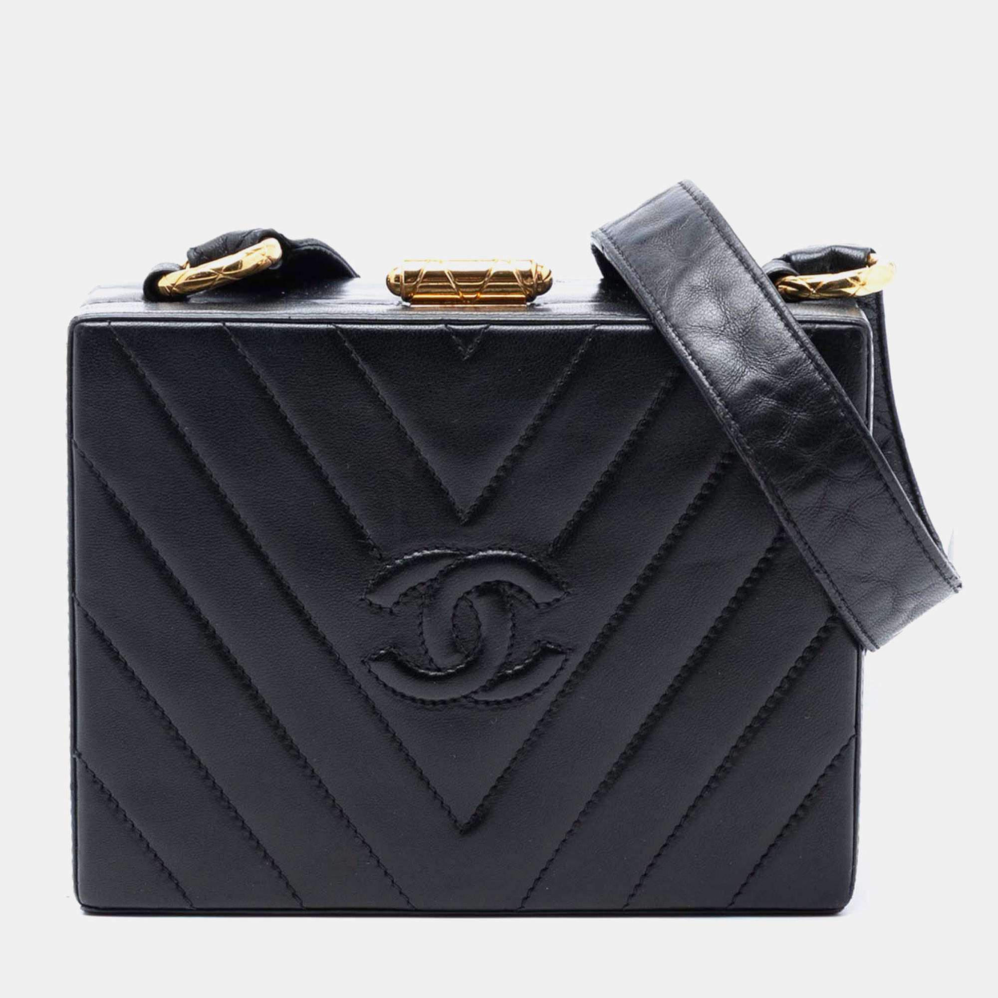 Pre Owned حقيبة شانيل أسود سي سي مغلفة بشكل شيفرون جلد الحمل صندوق كروس بودي