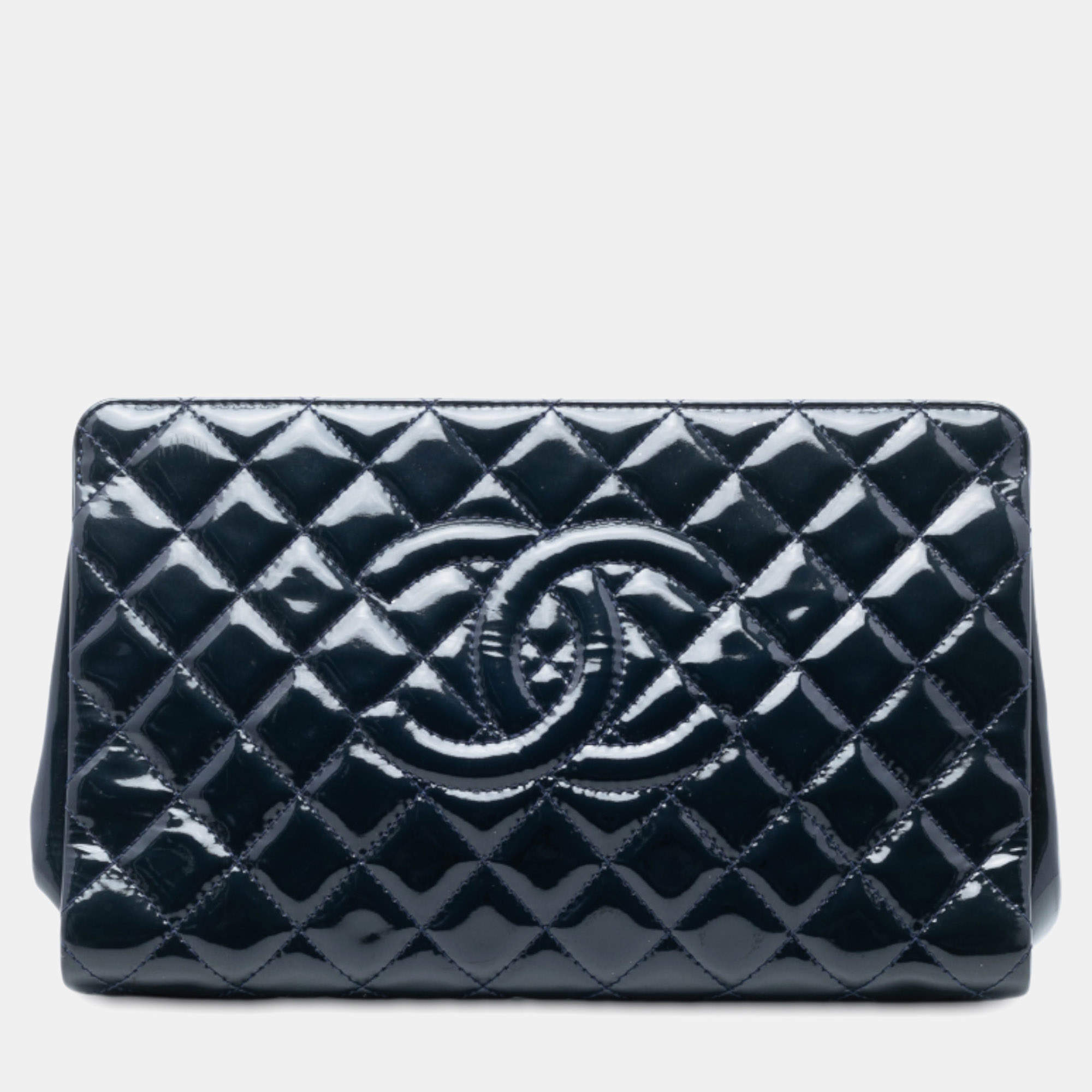 مملوكة مسبقًا Chanel Blue CC Quilted Patent Timeless Clutch