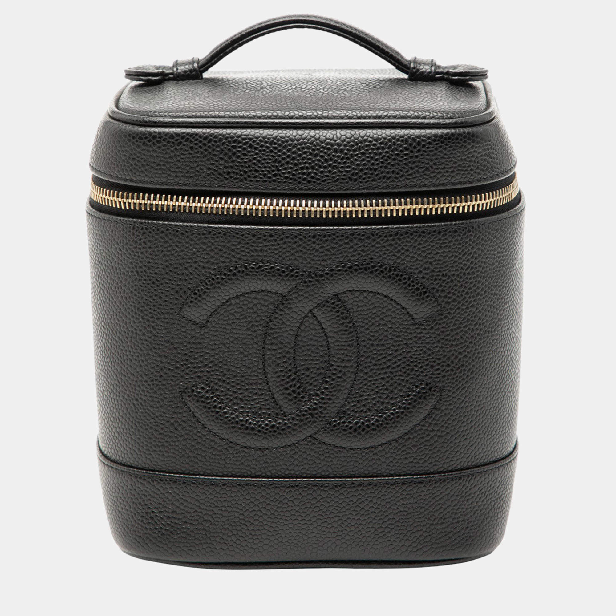 مملوكة مسبقًا Chanel Black CC Caviar Vanity Bag