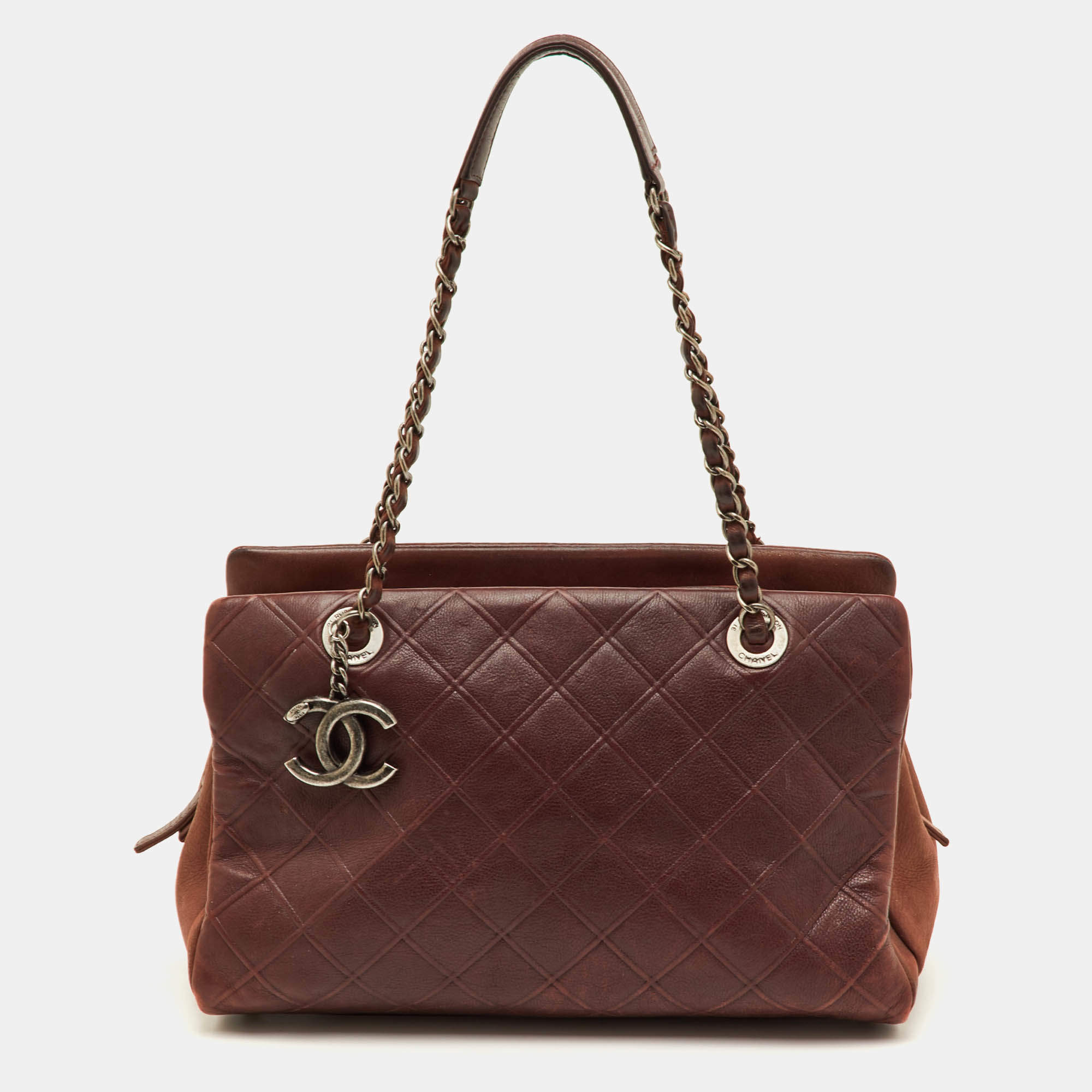 مملوكة مسبقًا Chanel Diamond Embossed Large Burgundy Leather CC Zip Shopping Tote