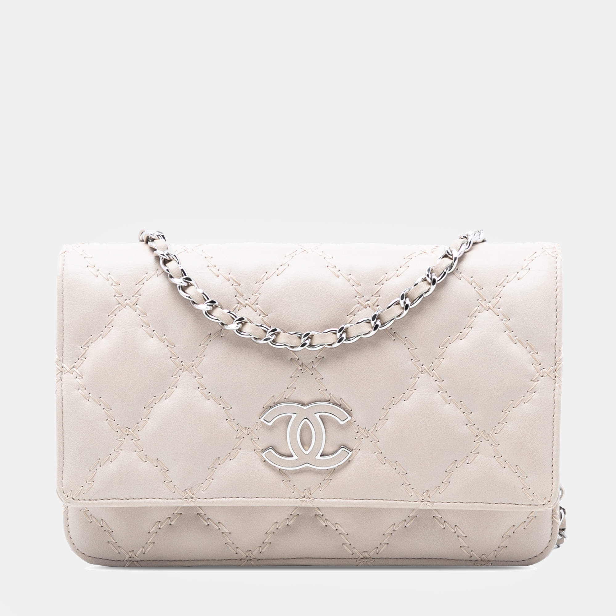 مملوكة مسبقًا Chanel Brown CC Quilted Calfskin Double Stitch Hamptons Wallet on Chain