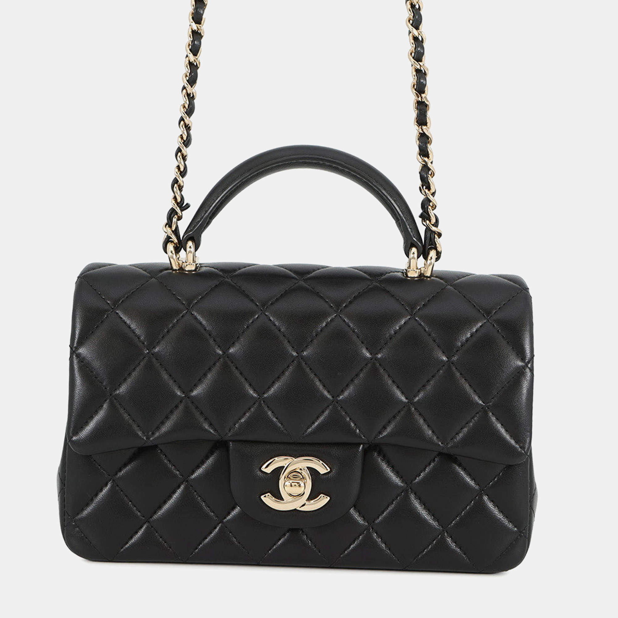 Pre Owned حقيبة شانيل قلاب صغير بمقبض علوي مطراز من جلد الحملان الأسود