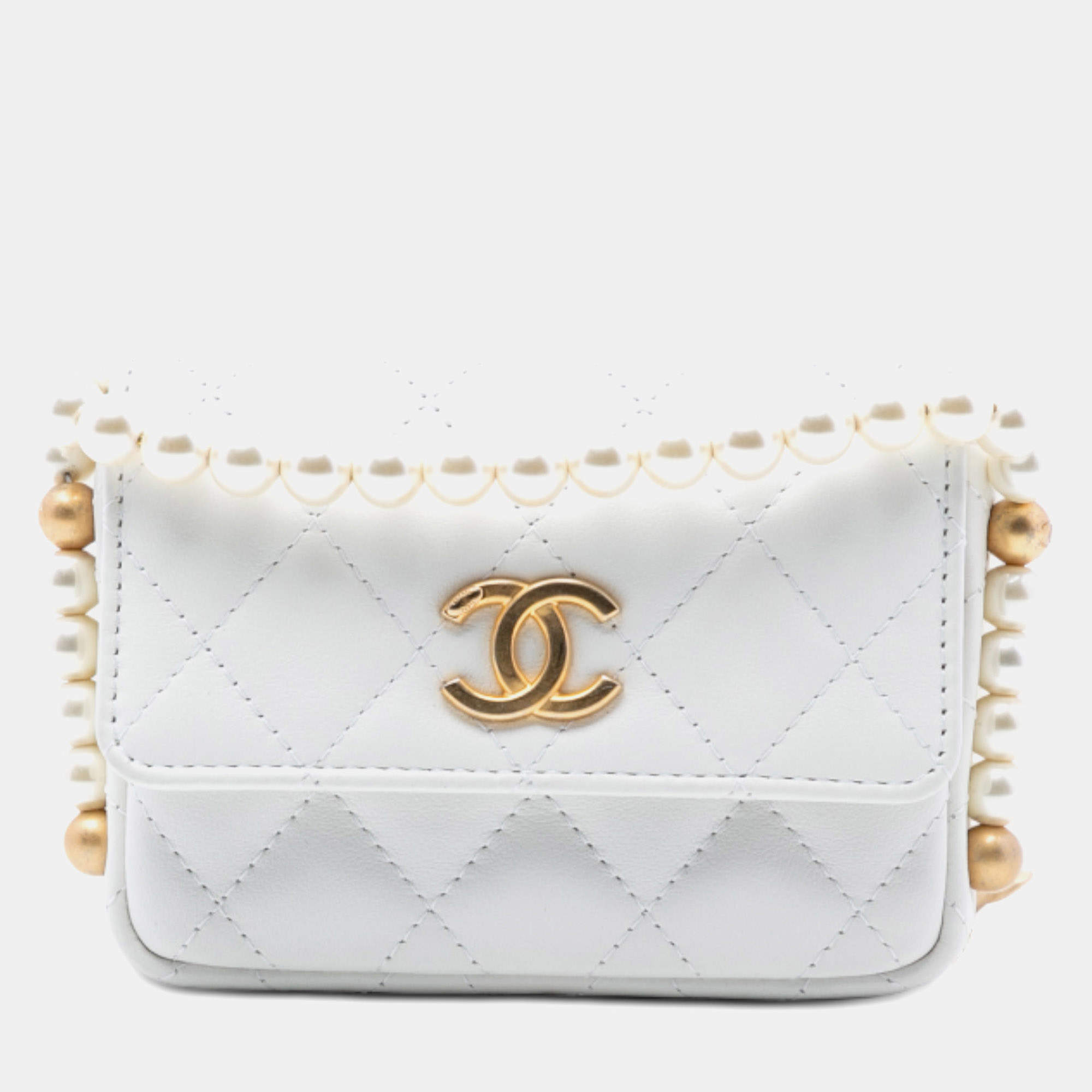 مملوكة مسبقًا Chanel White Quilted Lambskin About Pearls Card Holder On Chain