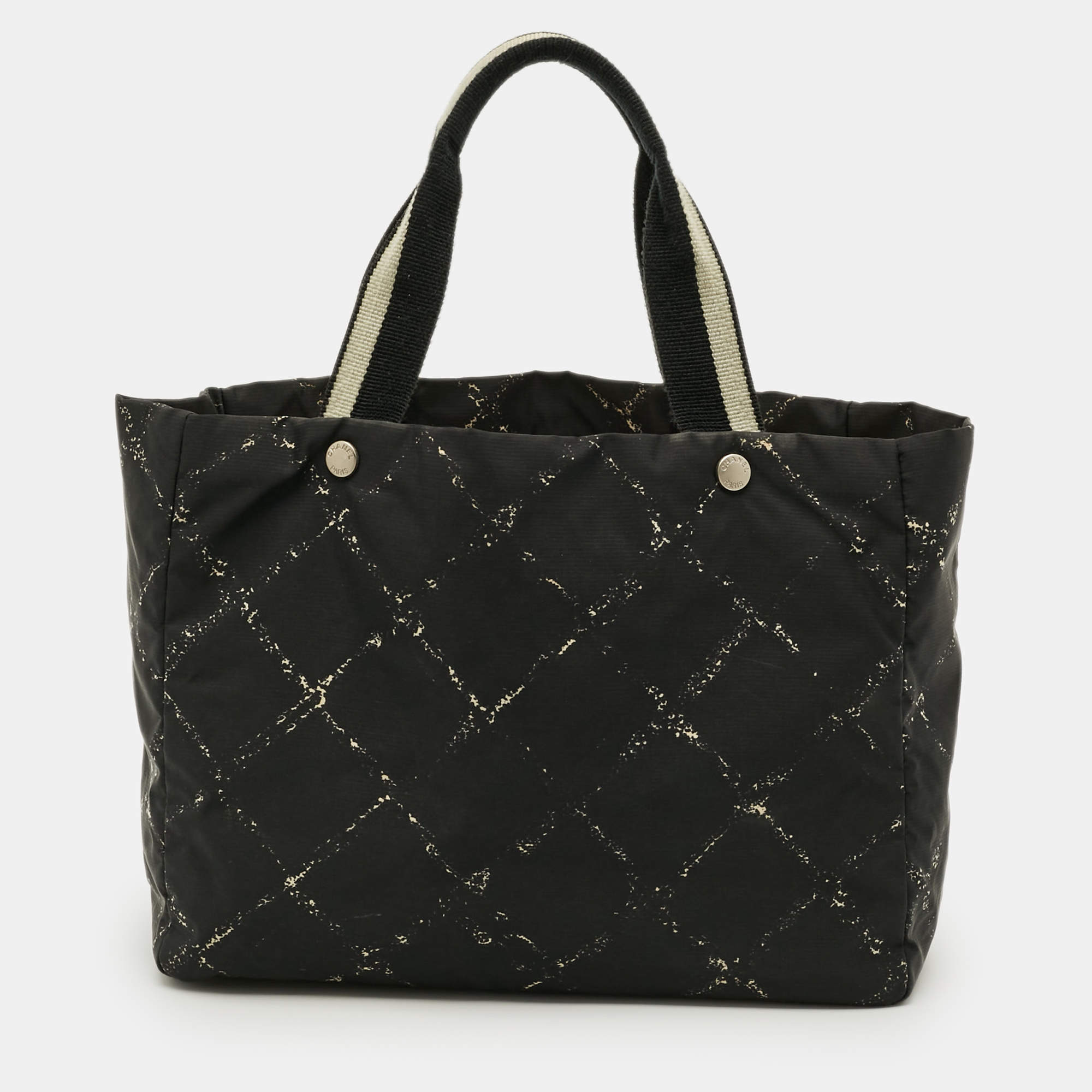 مملوكة مسبقًا Chanel Travel Line Black Quilted Print Nylon Tote
