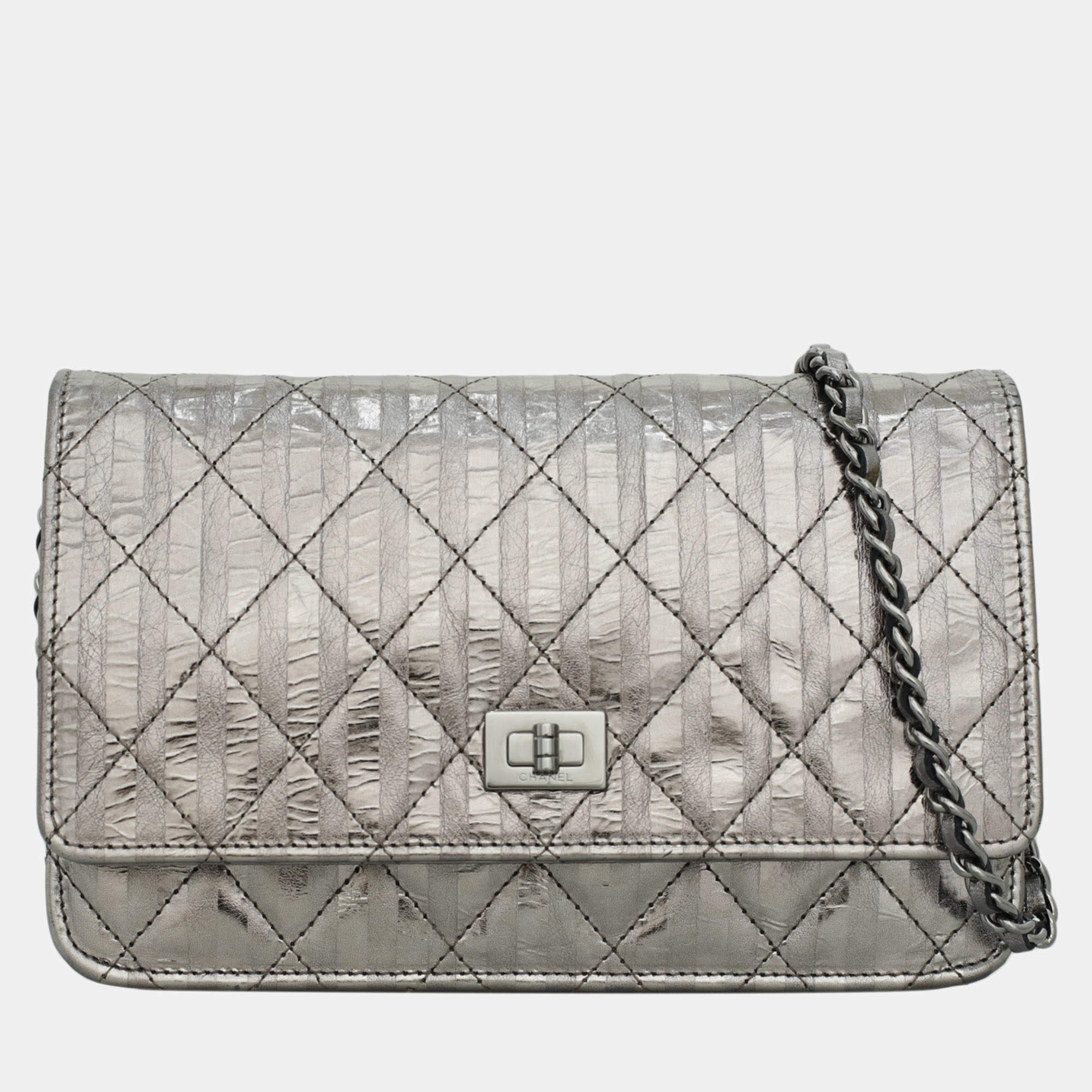 Pre Owned حقيبة شانيل فضية جلد العجل على سلسلة رباط