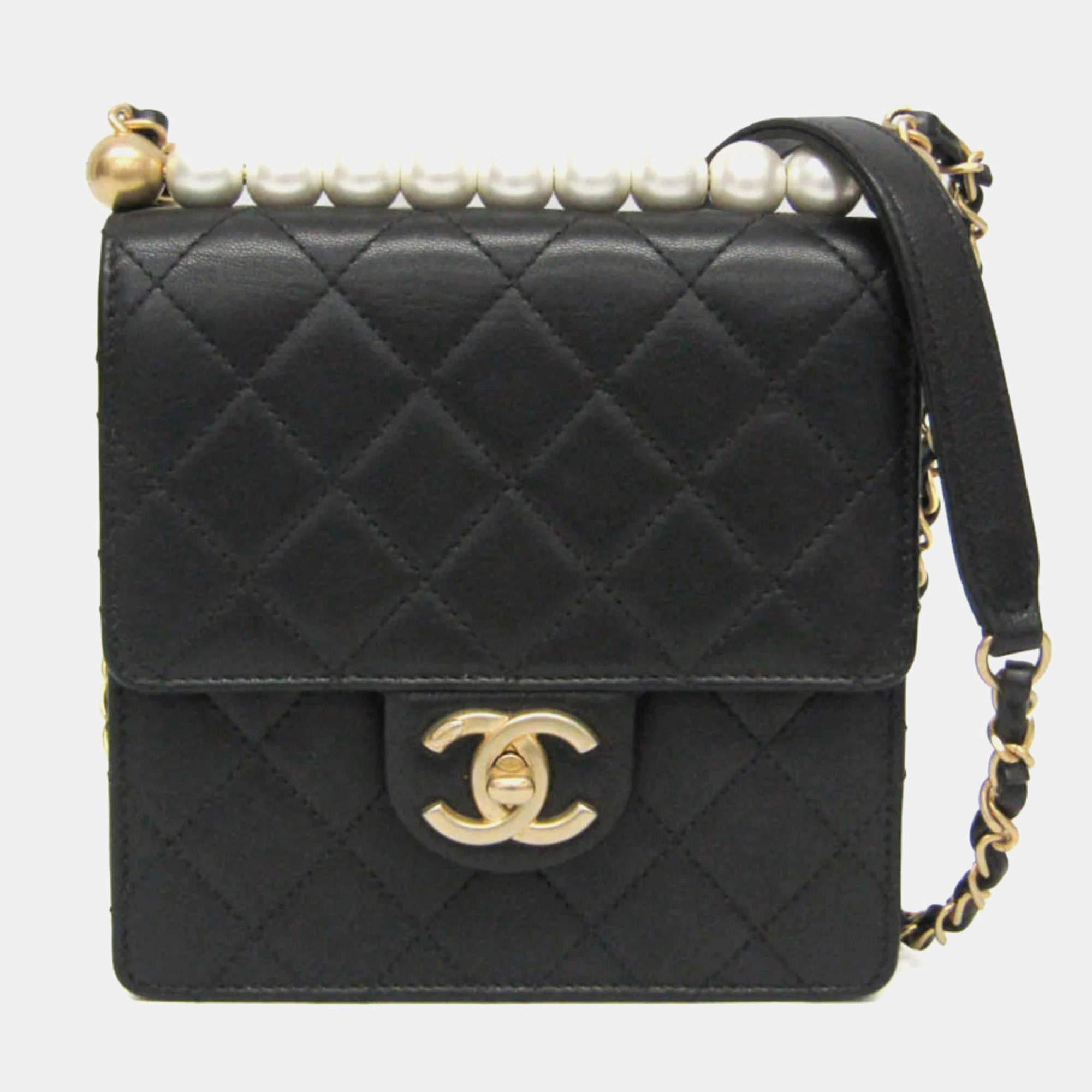مملوكة مسبقًا Chanel Matelasse Chain Shoulder Bag Leather Artificial Pearl Shoulder Bag Black